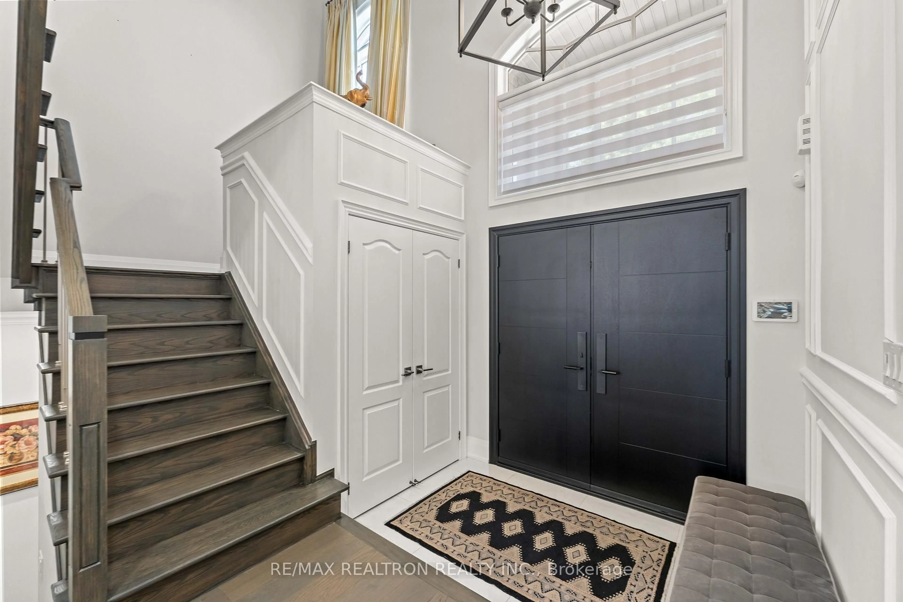 Indoor entryway for 7 Randolph Dr, Vaughan Ontario L6A 0W1