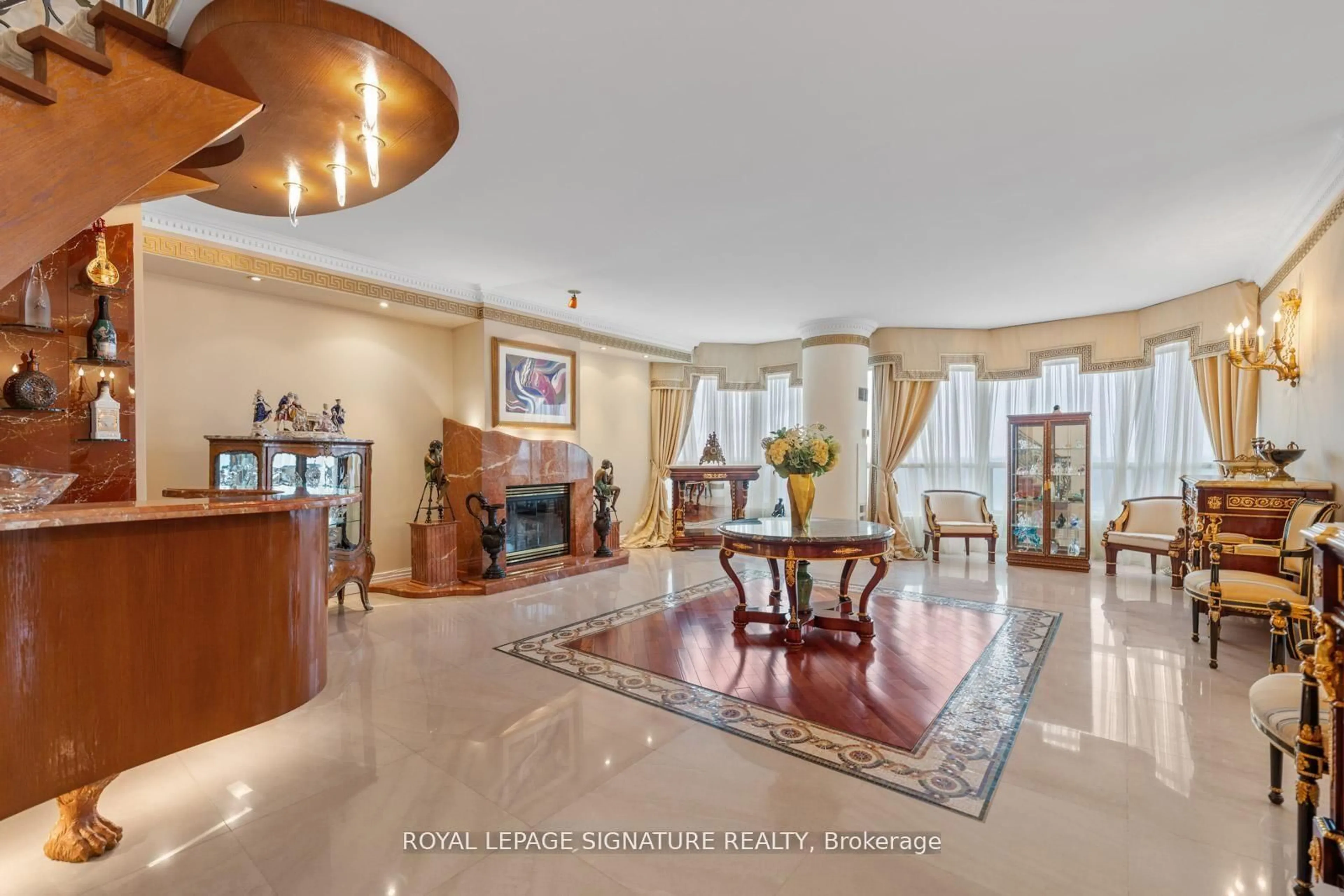 Indoor foyer for 7300 Yonge St #PH9, Vaughan Ontario L4J 7Y5