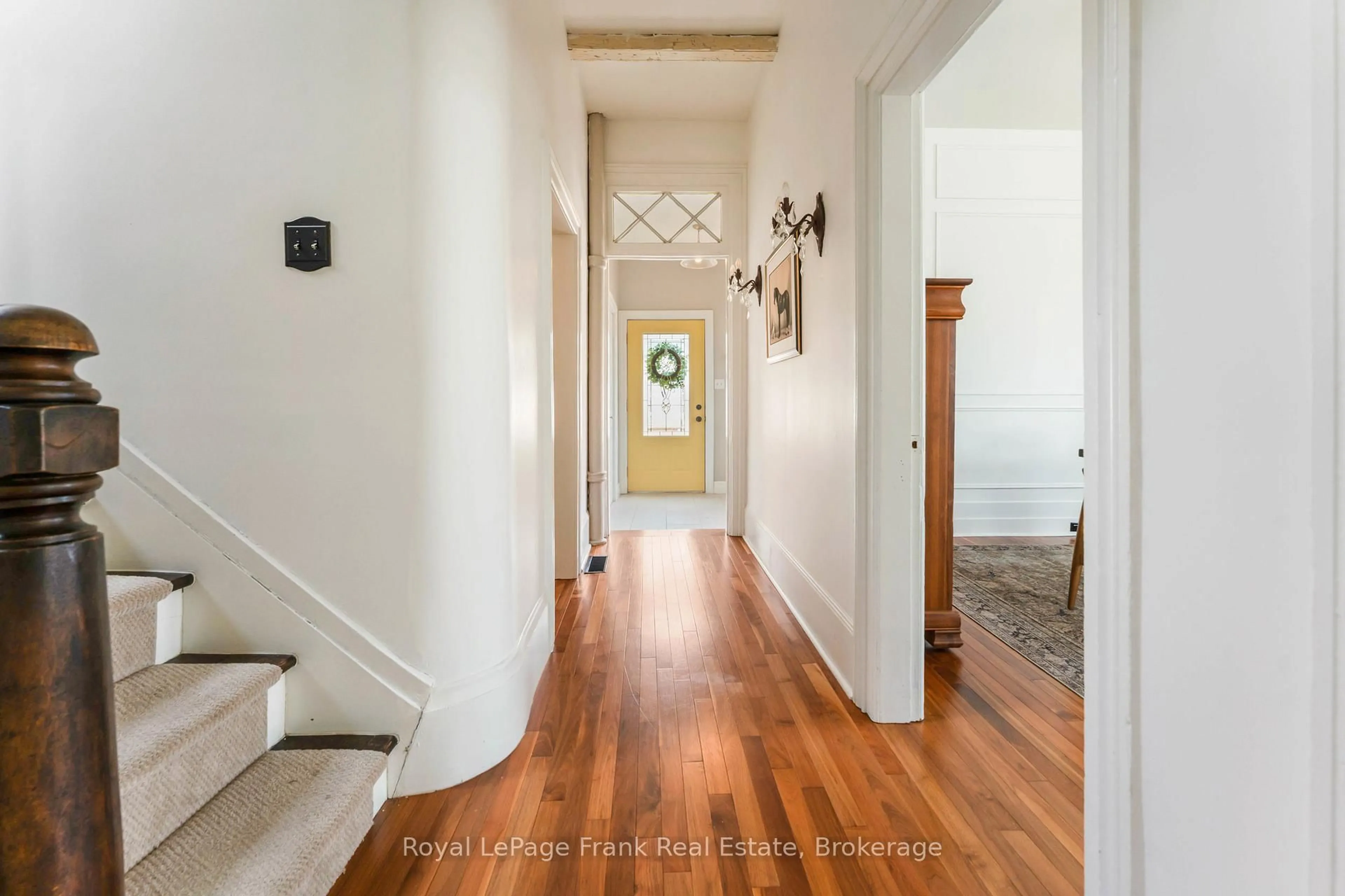 Indoor entryway for 48 Church St, Uxbridge Ontario L9P 1G9