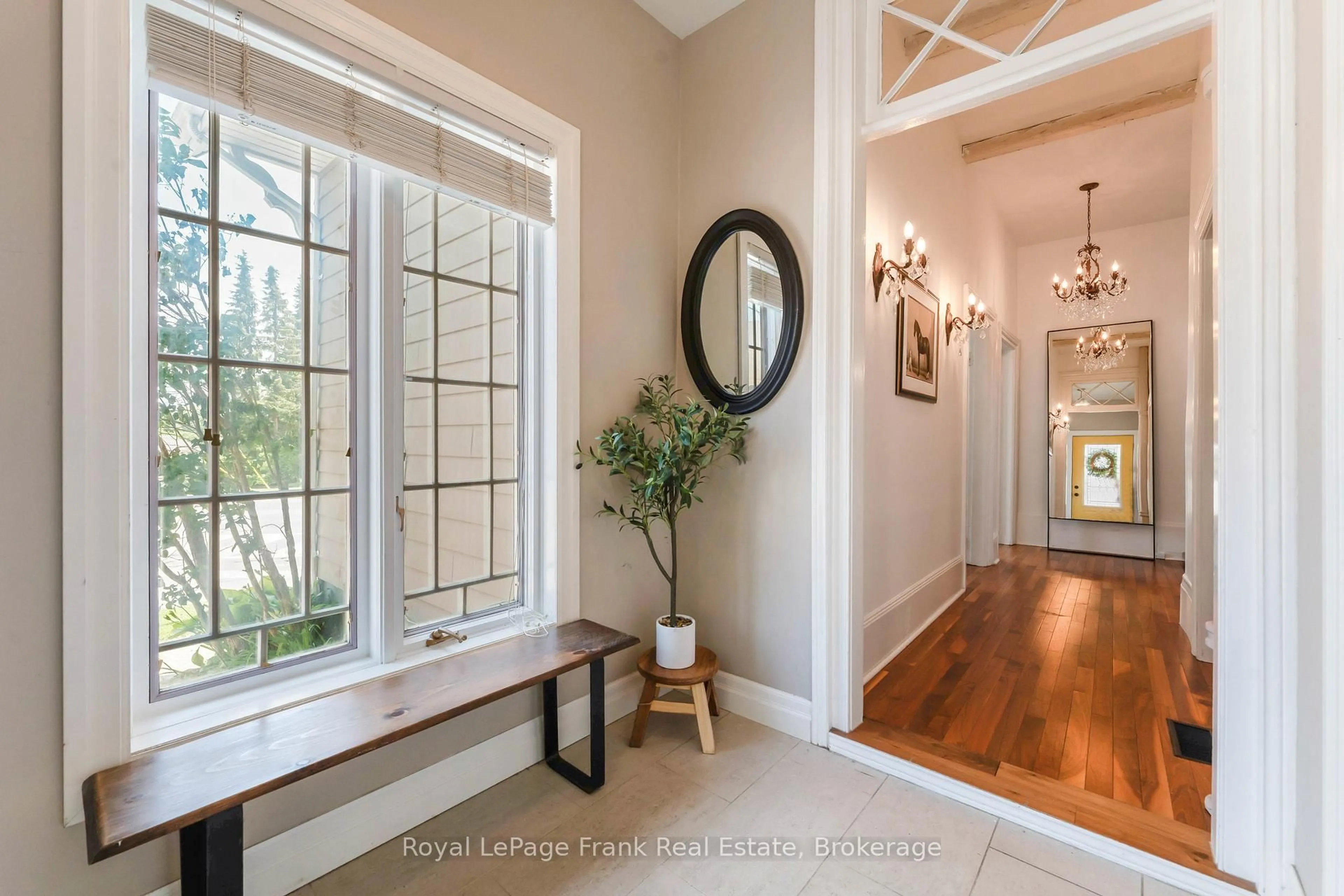 Indoor entryway for 48 Church St, Uxbridge Ontario L9P 1G9