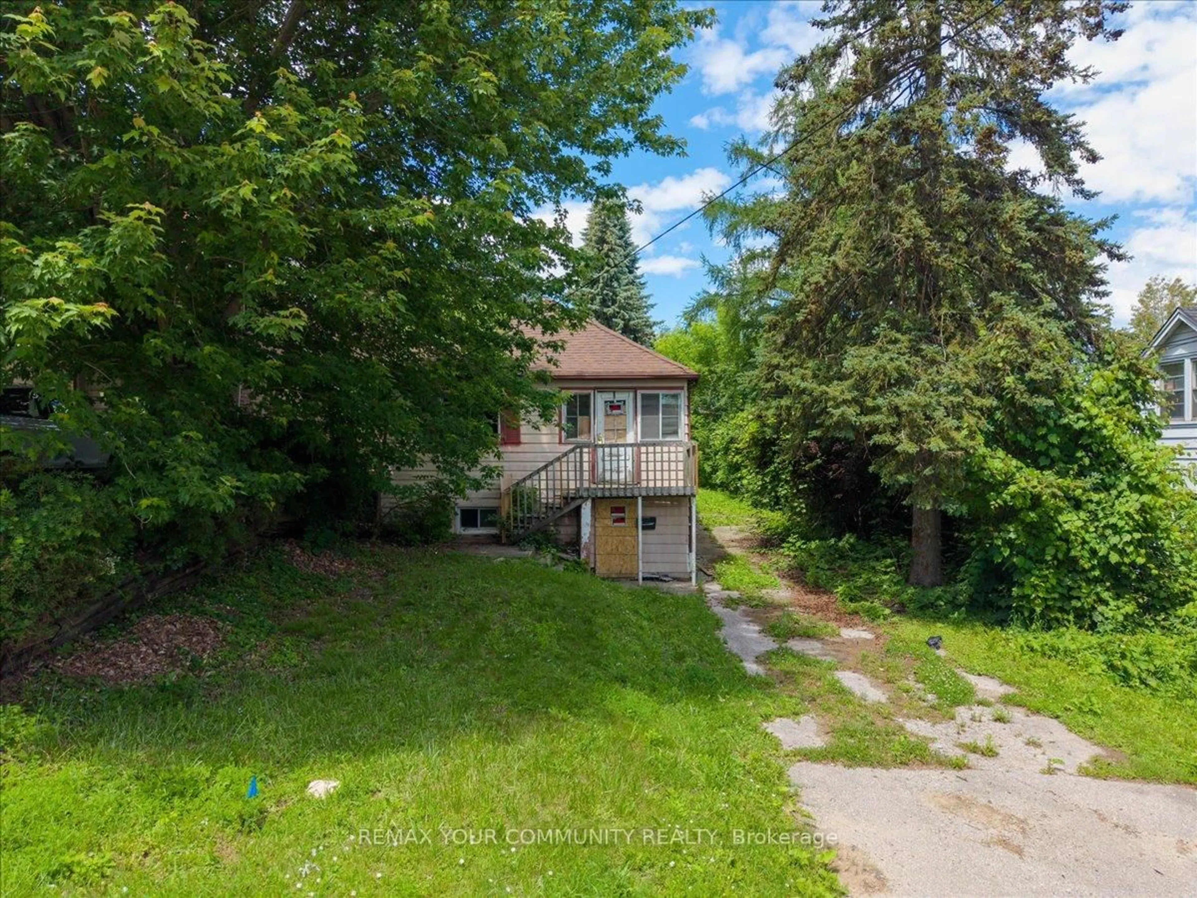A pic from outside/outdoor area/front of a property/back of a property/a pic from drone, street for 48 Gamble St, Vaughan Ontario L4L 1R3