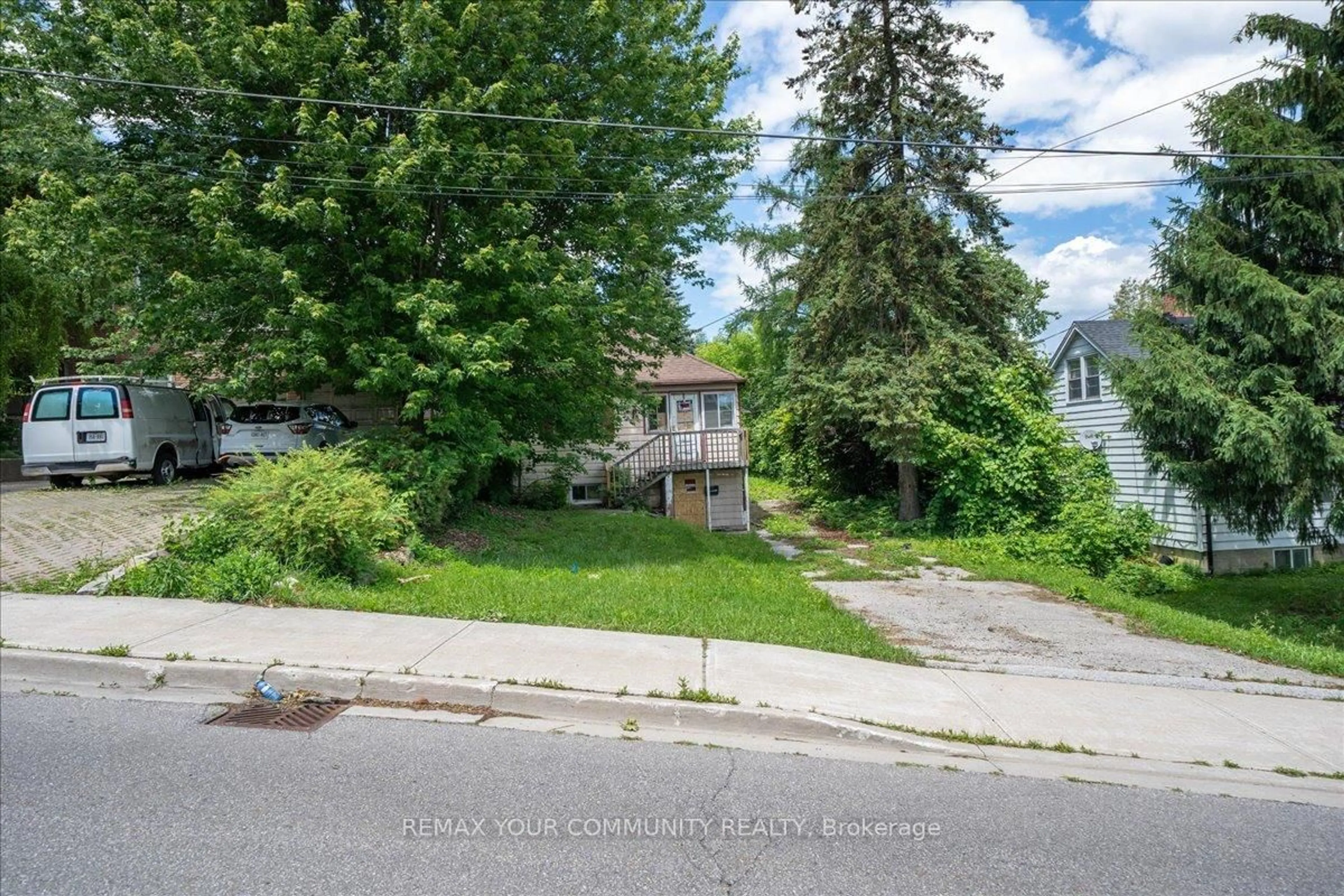 A pic from outside/outdoor area/front of a property/back of a property/a pic from drone, street for 48 Gamble St, Vaughan Ontario L4L 1R3