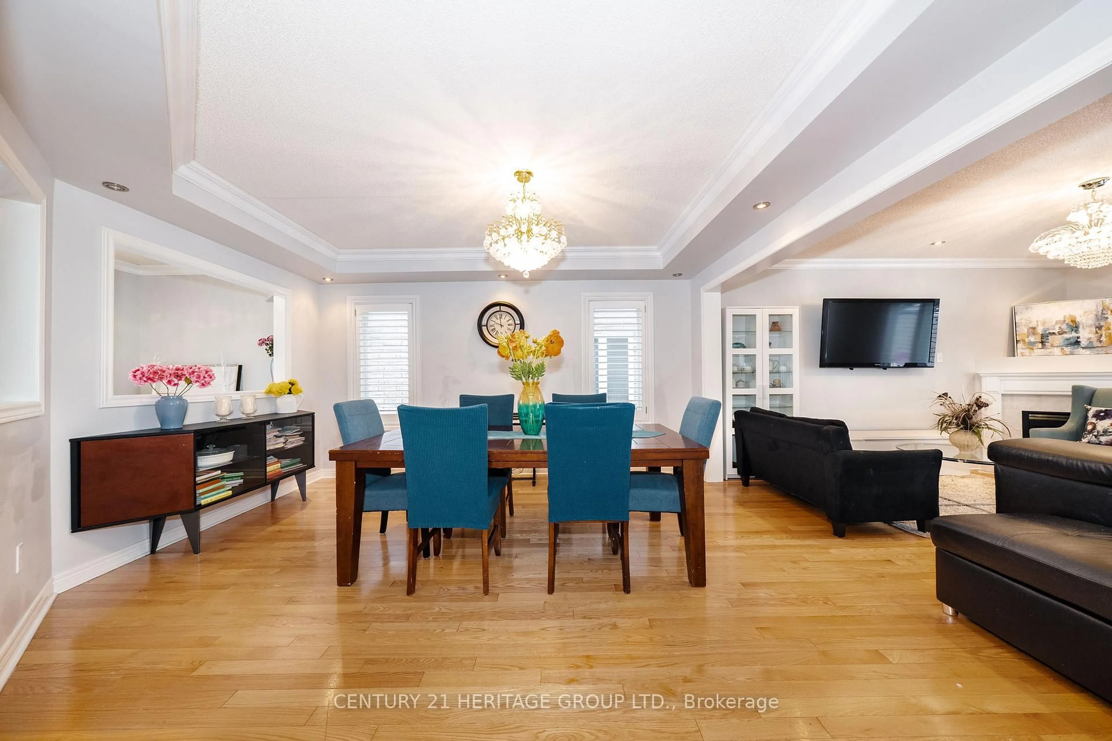 Dining room, wood/laminate floor for 2211 Old Rutherford Rd, Vaughan Ontario L6A 1Z7
