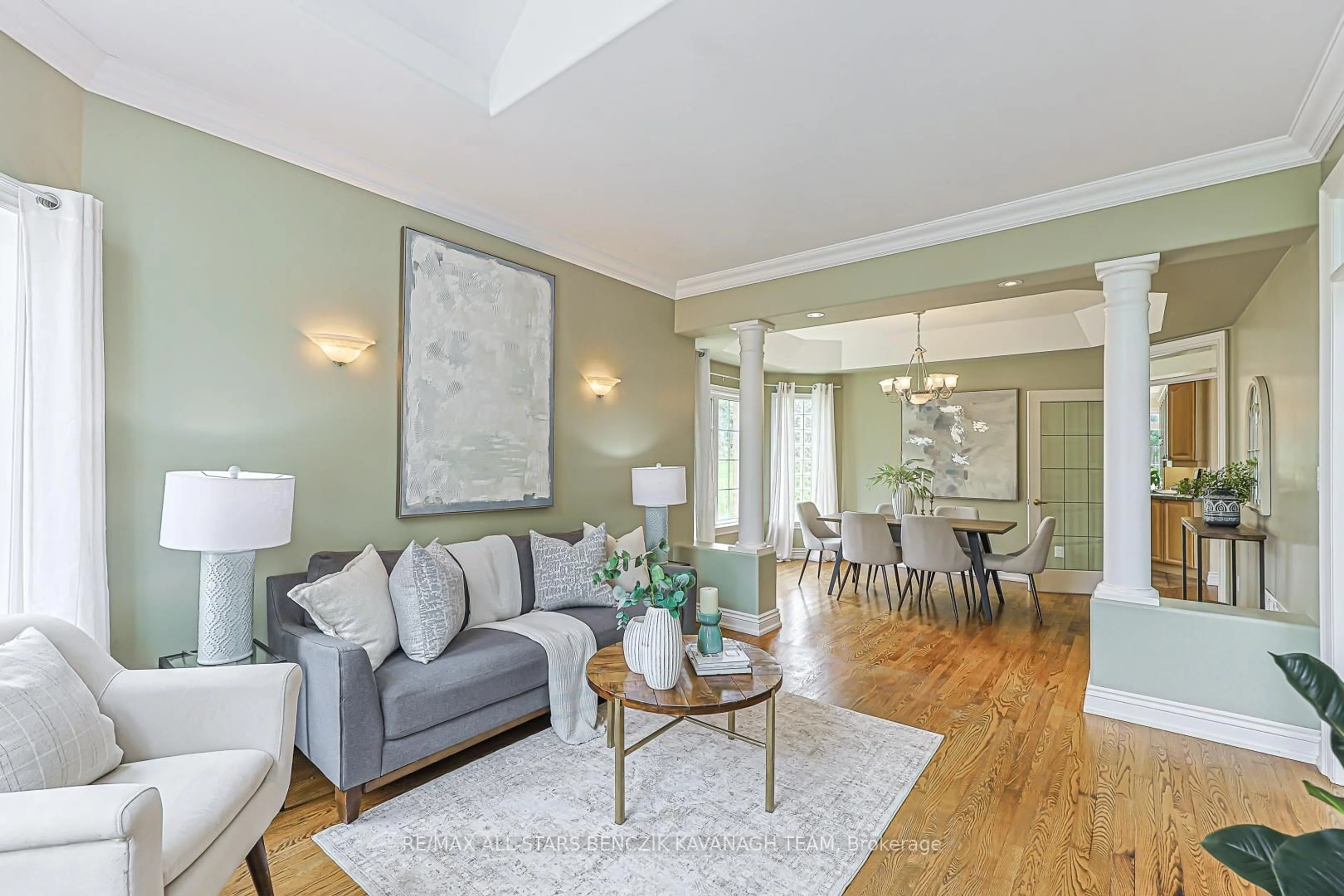 Living room with furniture, unknown for 5633 Lakeshore Rd, Whitchurch-Stouffville Ontario L4A 7X3