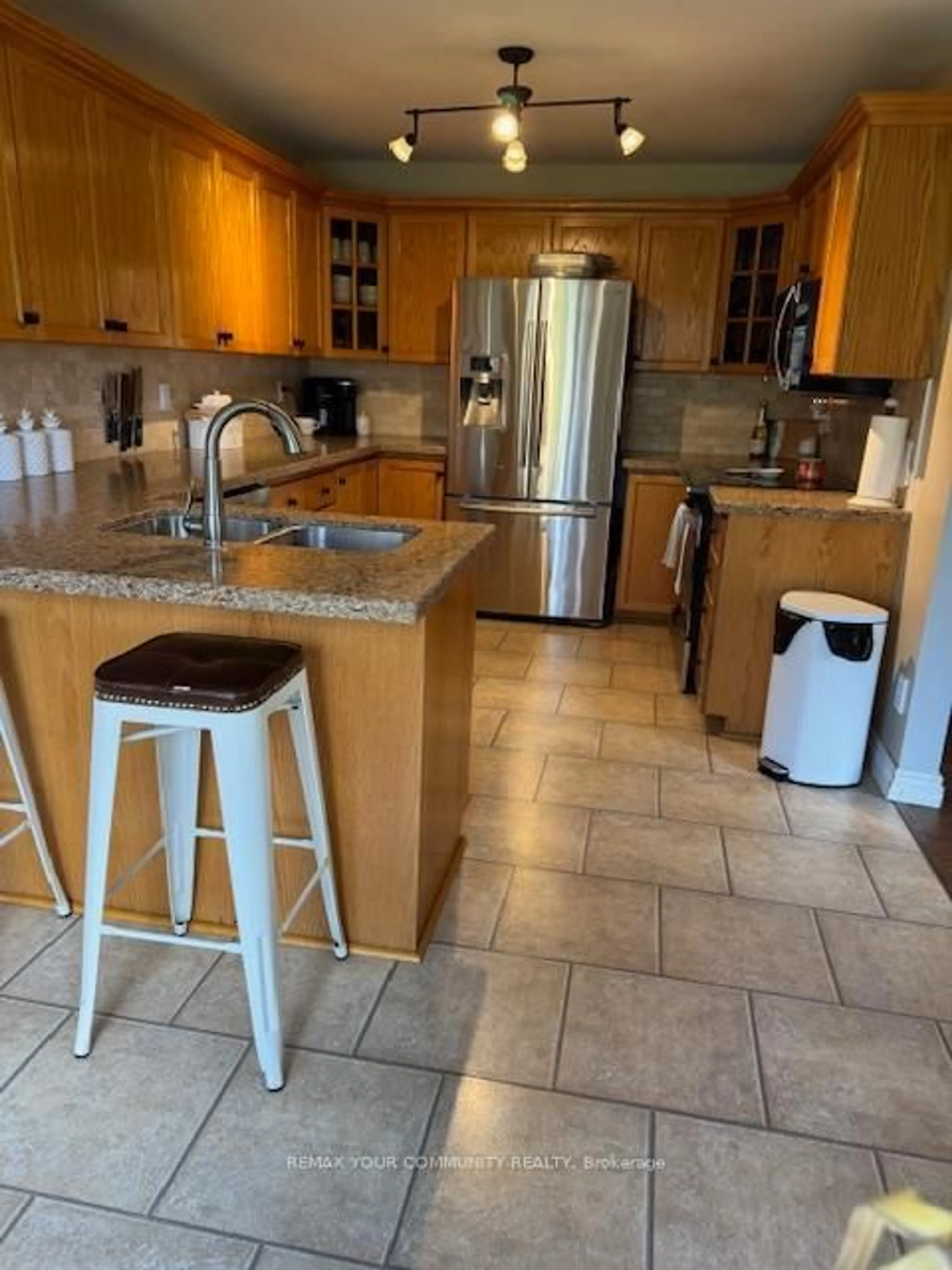 Unknown for 72 Douglas St, Georgina Ontario L0E 2R0