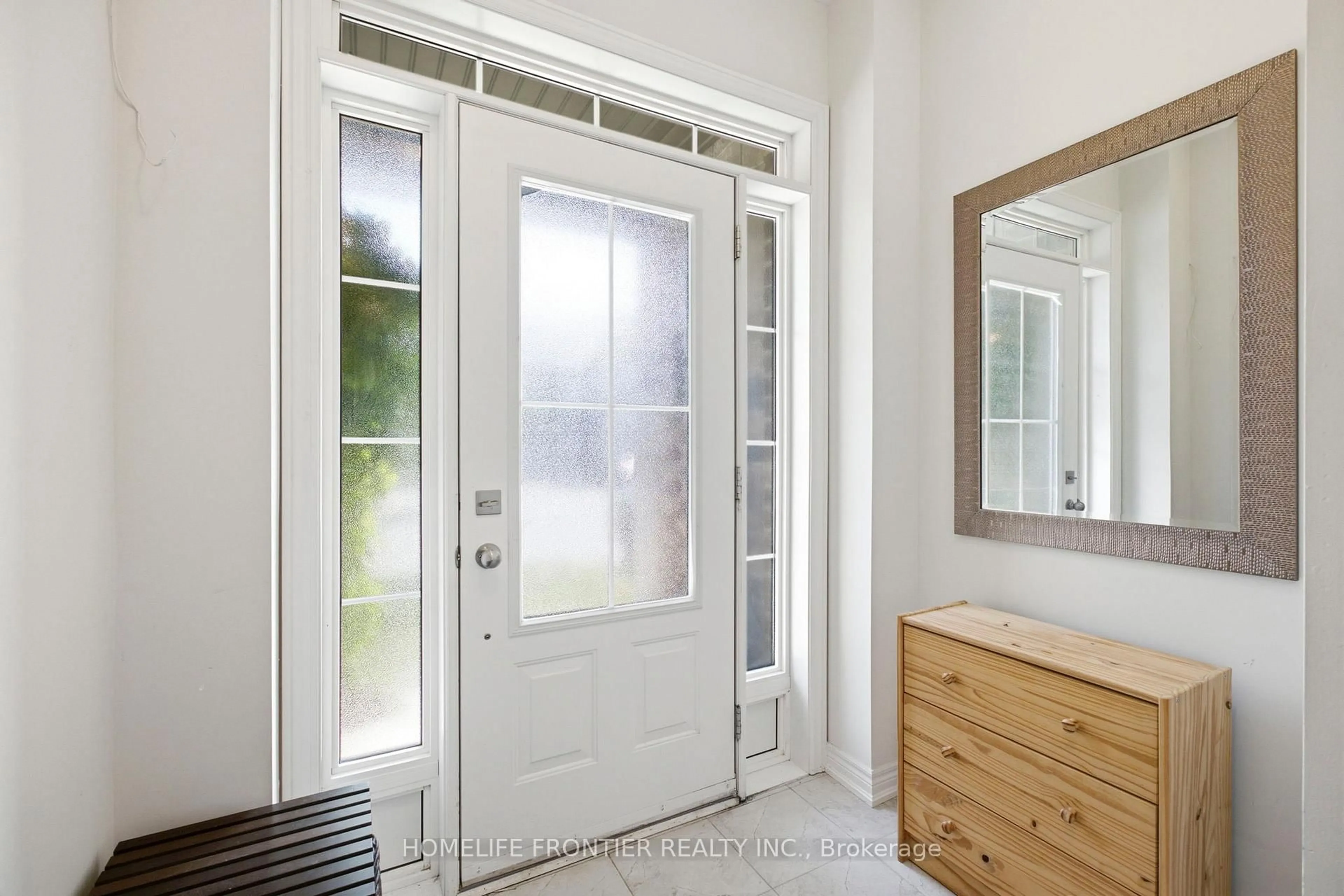 Indoor entryway for 80 Walter Proctor Rd, East Gwillimbury Ontario L9N 0L6