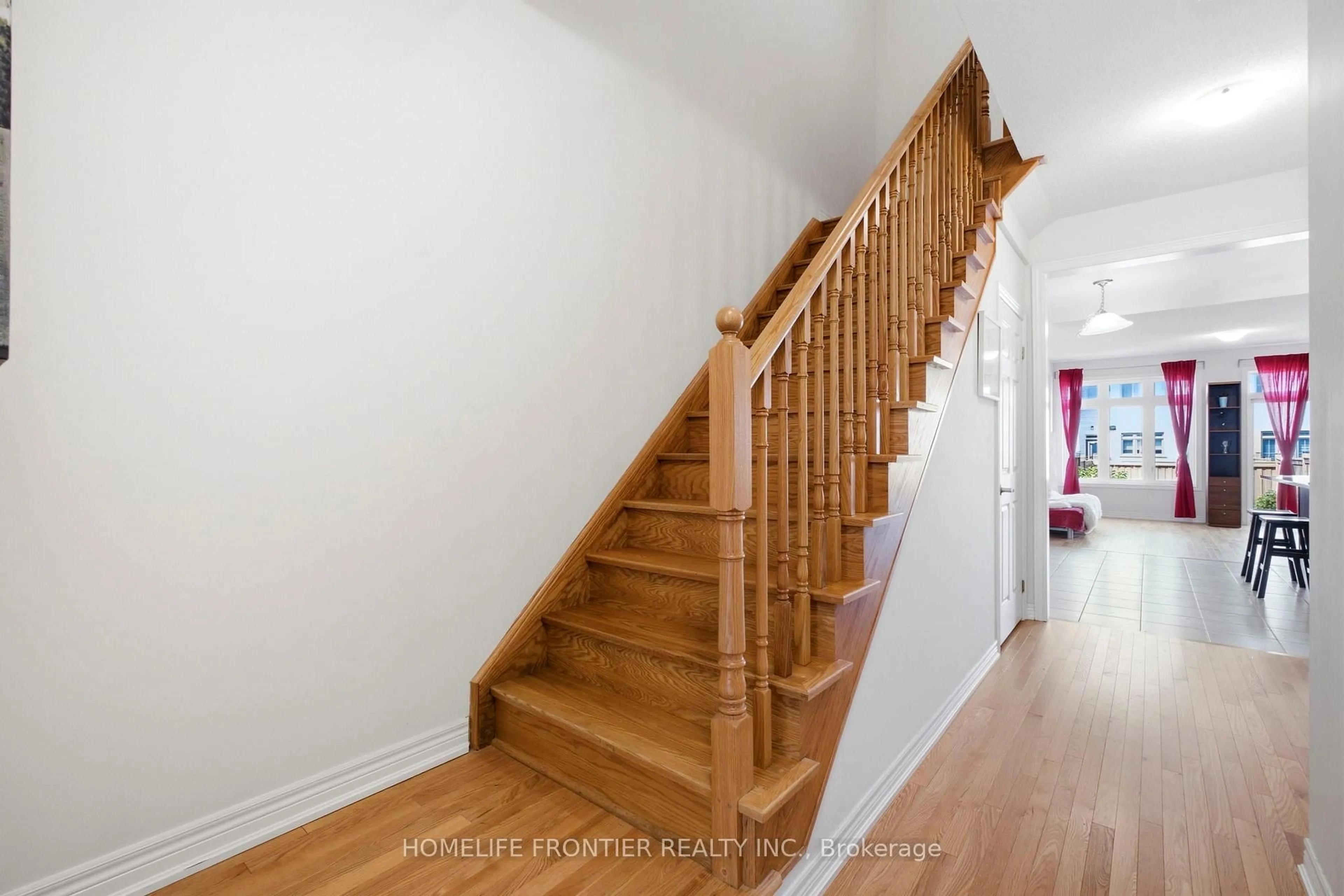 Stairs for 80 Walter Proctor Rd, East Gwillimbury Ontario L9N 0L6