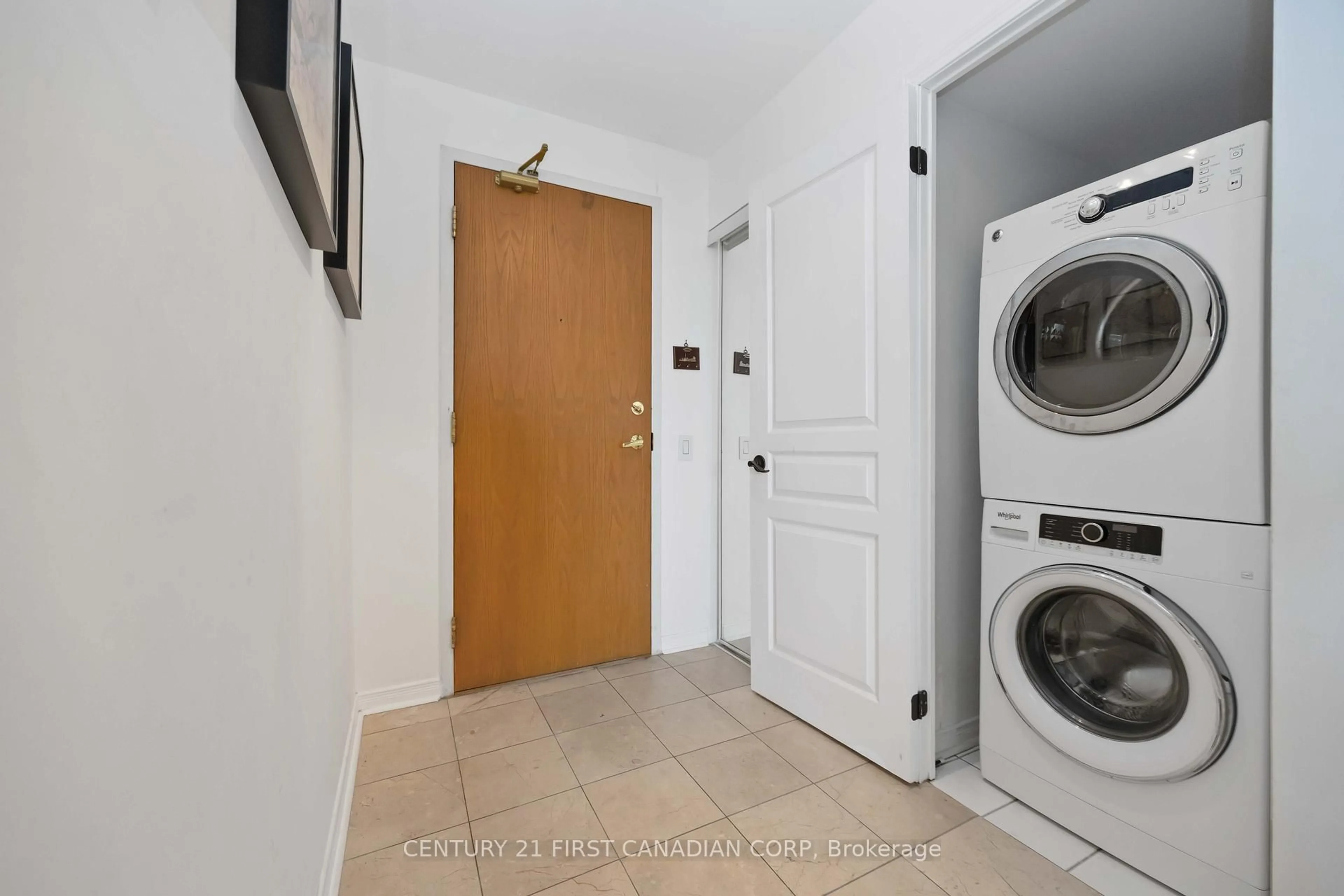 Laundry room for 9 Northern Heights Dr #1112, Richmond Hill Ontario L4B 4M5
