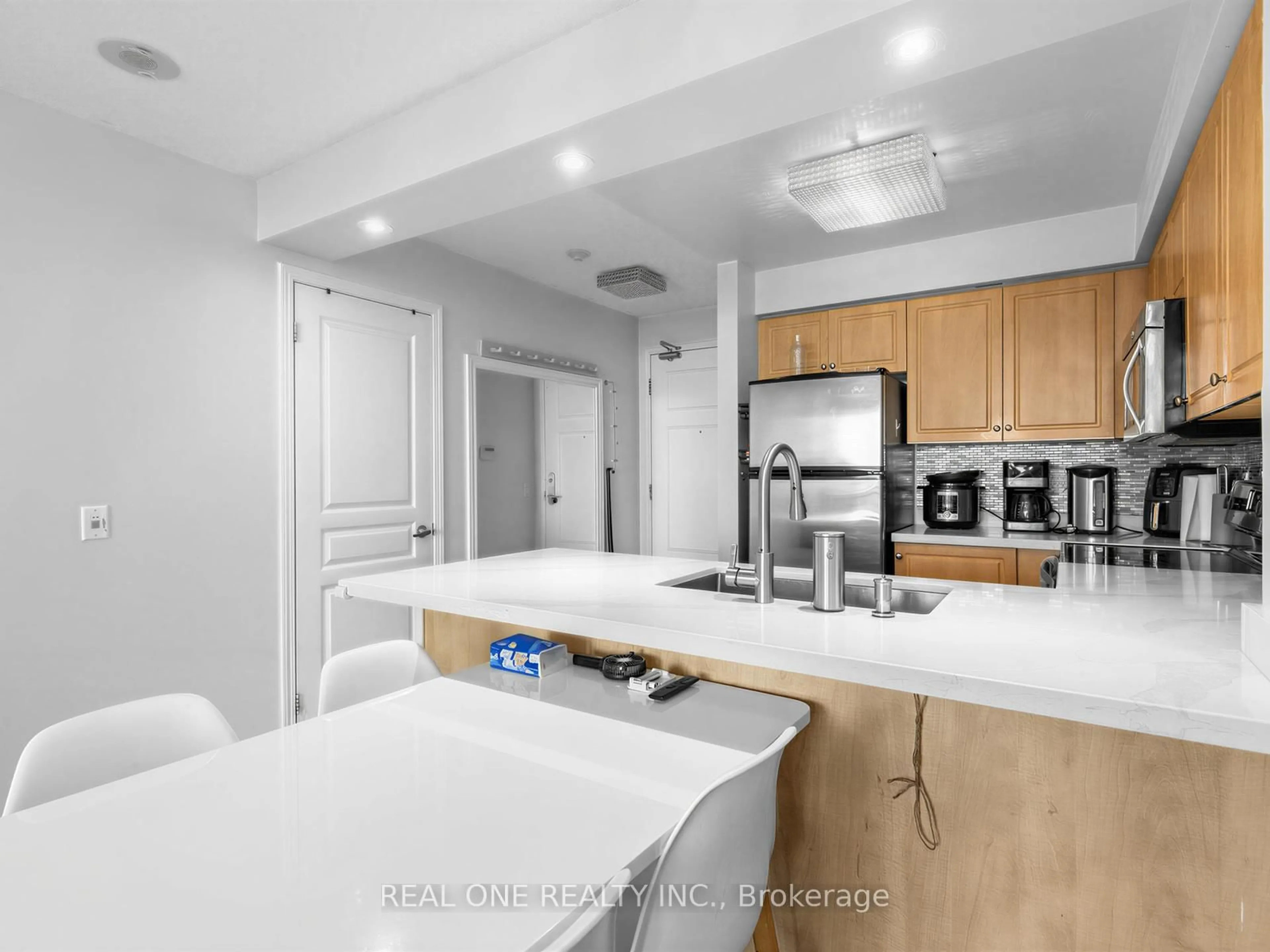 Open concept kitchen, unknown for 310 Red Maple Rd #1203, Richmond Hill Ontario L4C 0T7