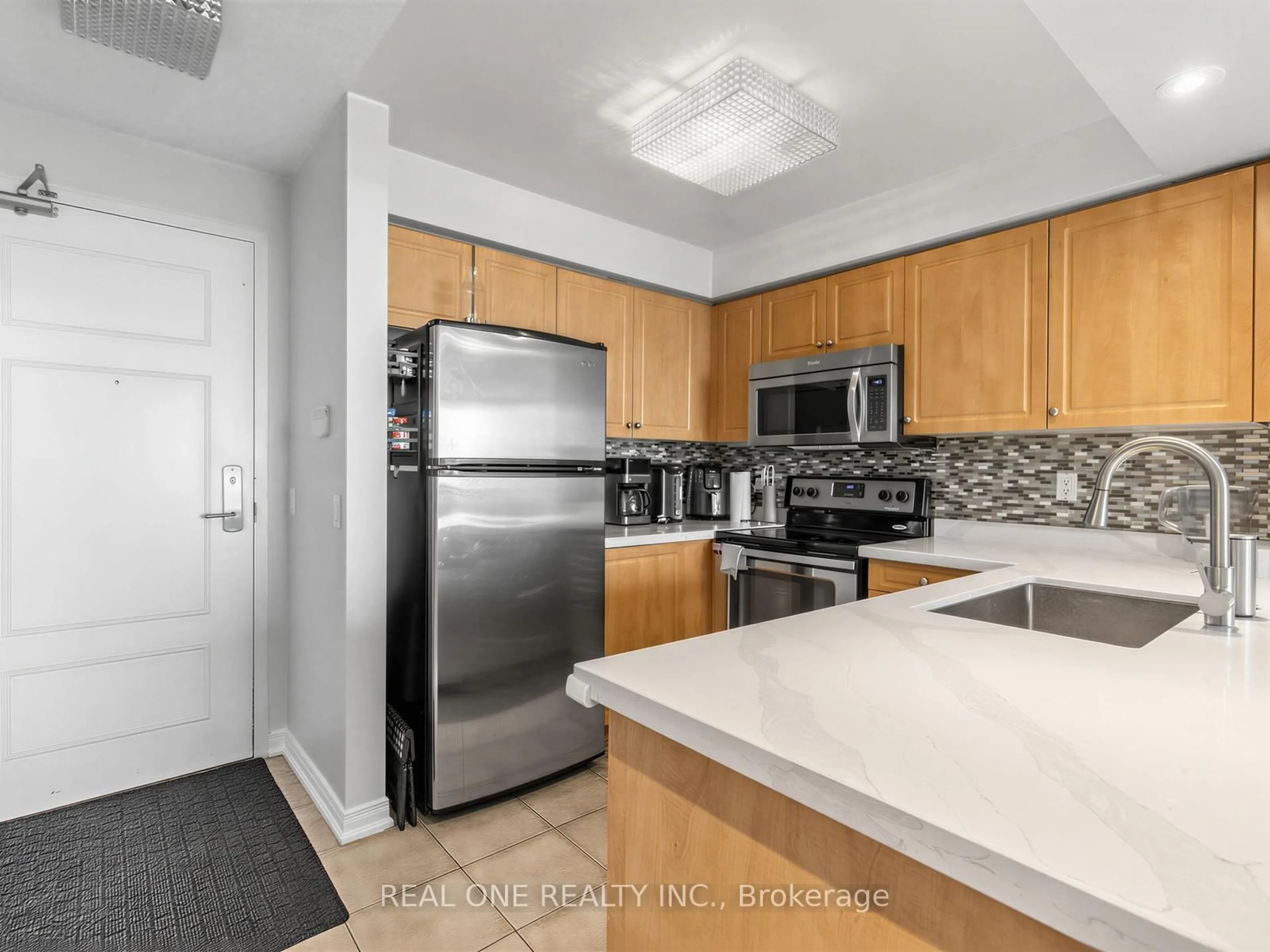 Standard kitchen, unknown for 310 Red Maple Rd #1203, Richmond Hill Ontario L4C 0T7