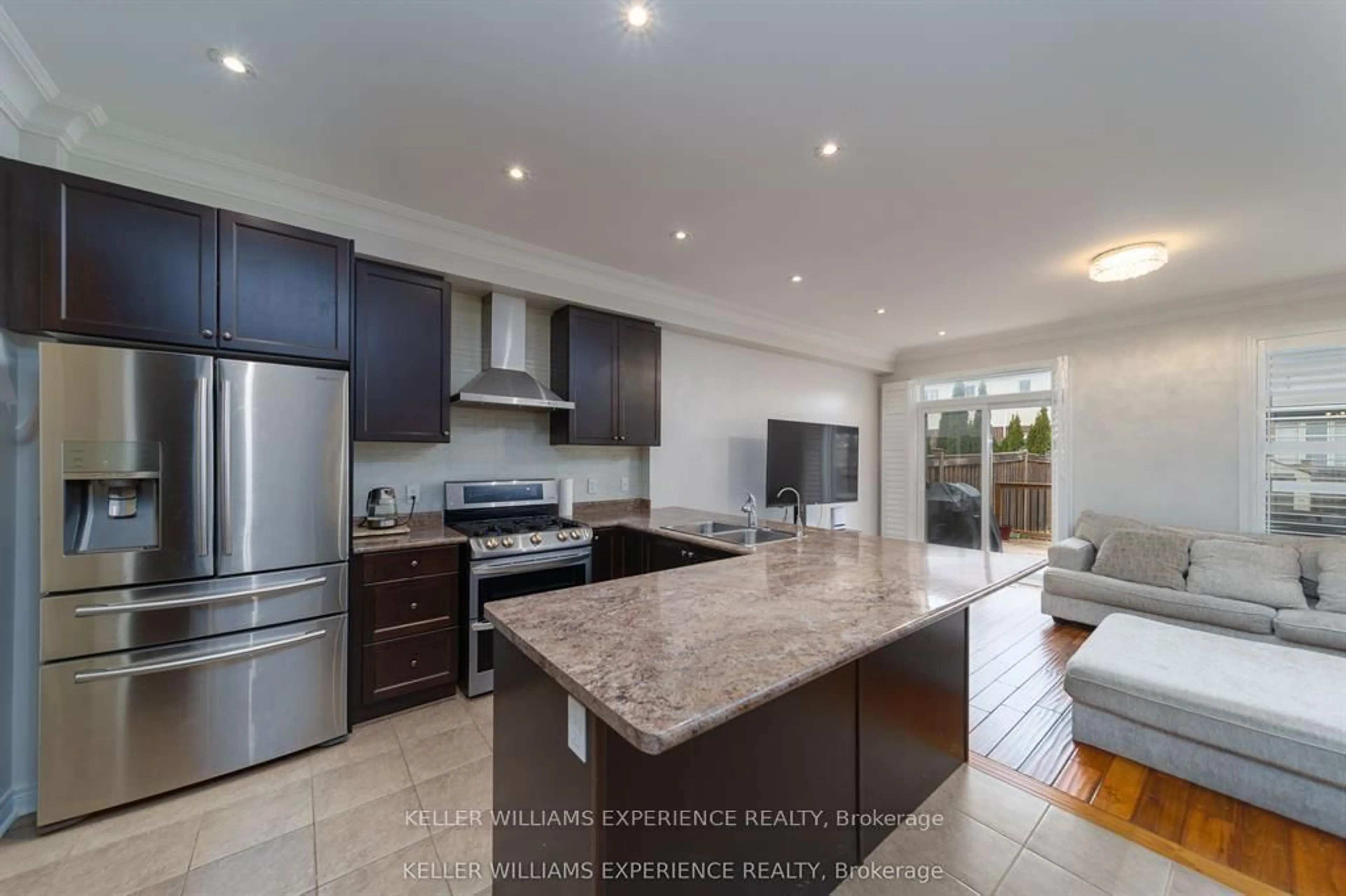 Open concept kitchen, ceramic/tile floor for 6 Weaver Terr, New Tecumseth Ontario L0G 1W0