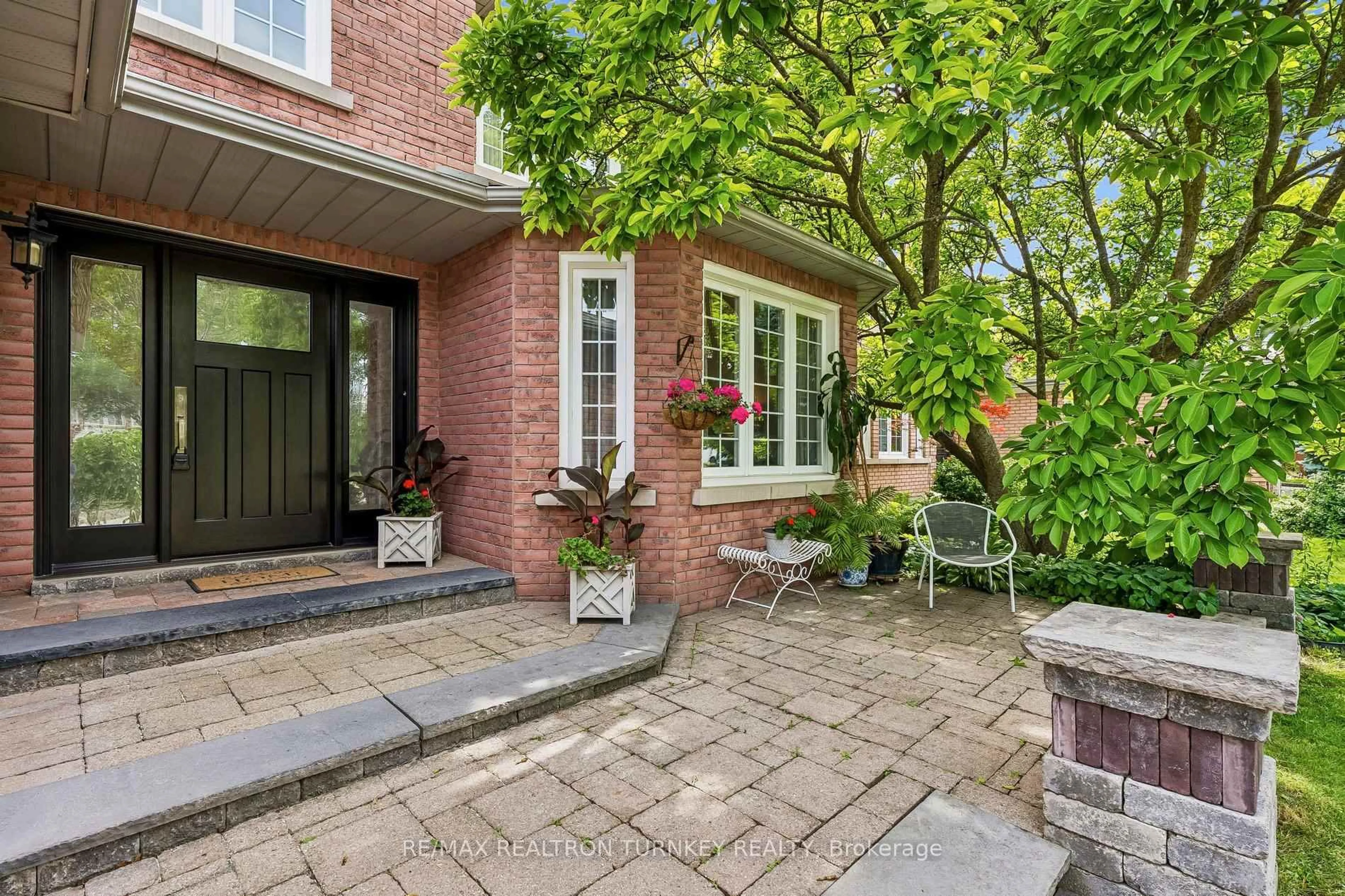 Home with brick exterior material, street for 638 Gagnon Pl, Newmarket Ontario L3X 1V8