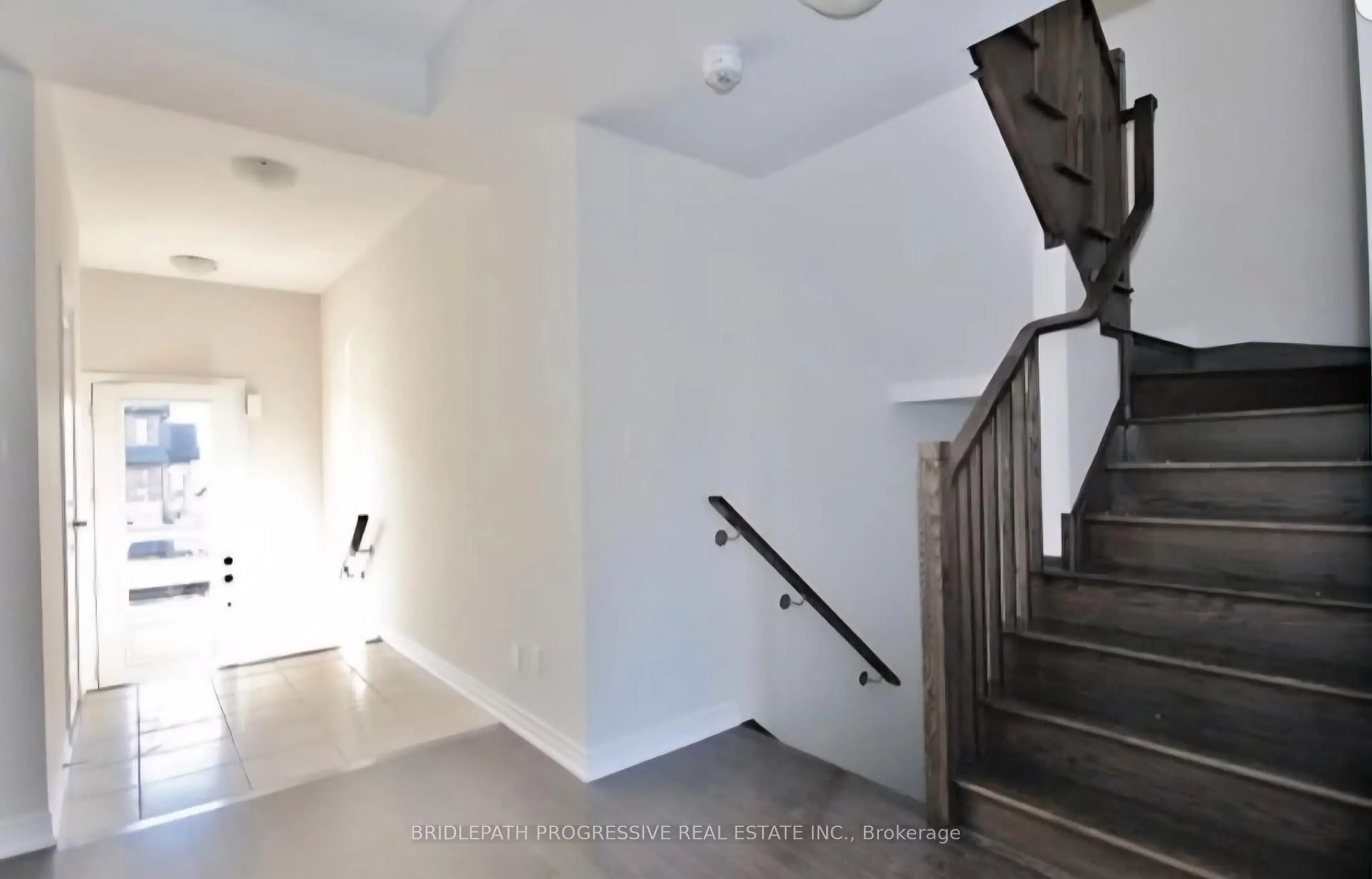 Stairs for 2081 Dale Rd, Innisfil Ontario L9S 0L4