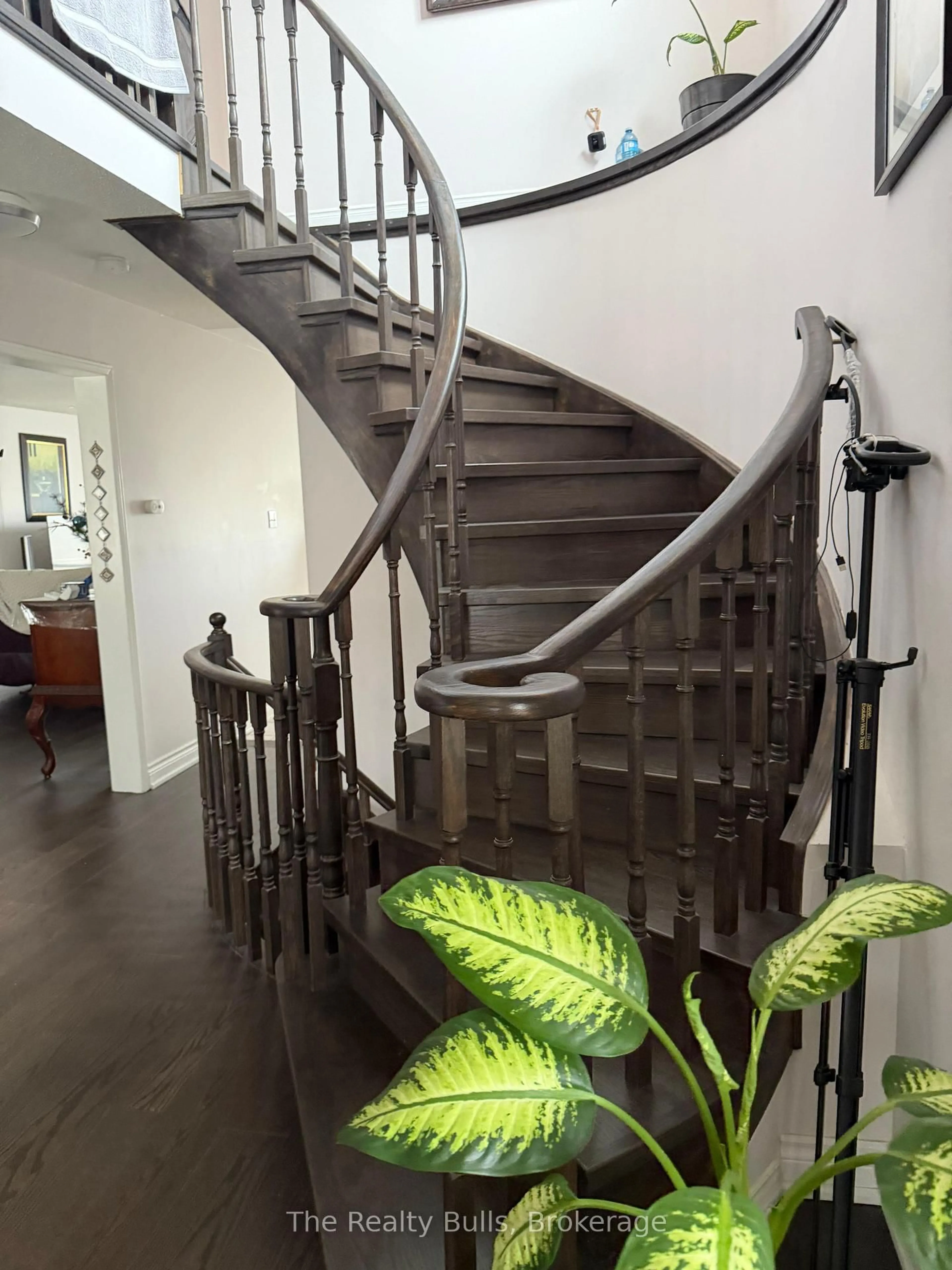 Stairs for 212 Yellowood Circ, Vaughan Ontario L4J 8M4