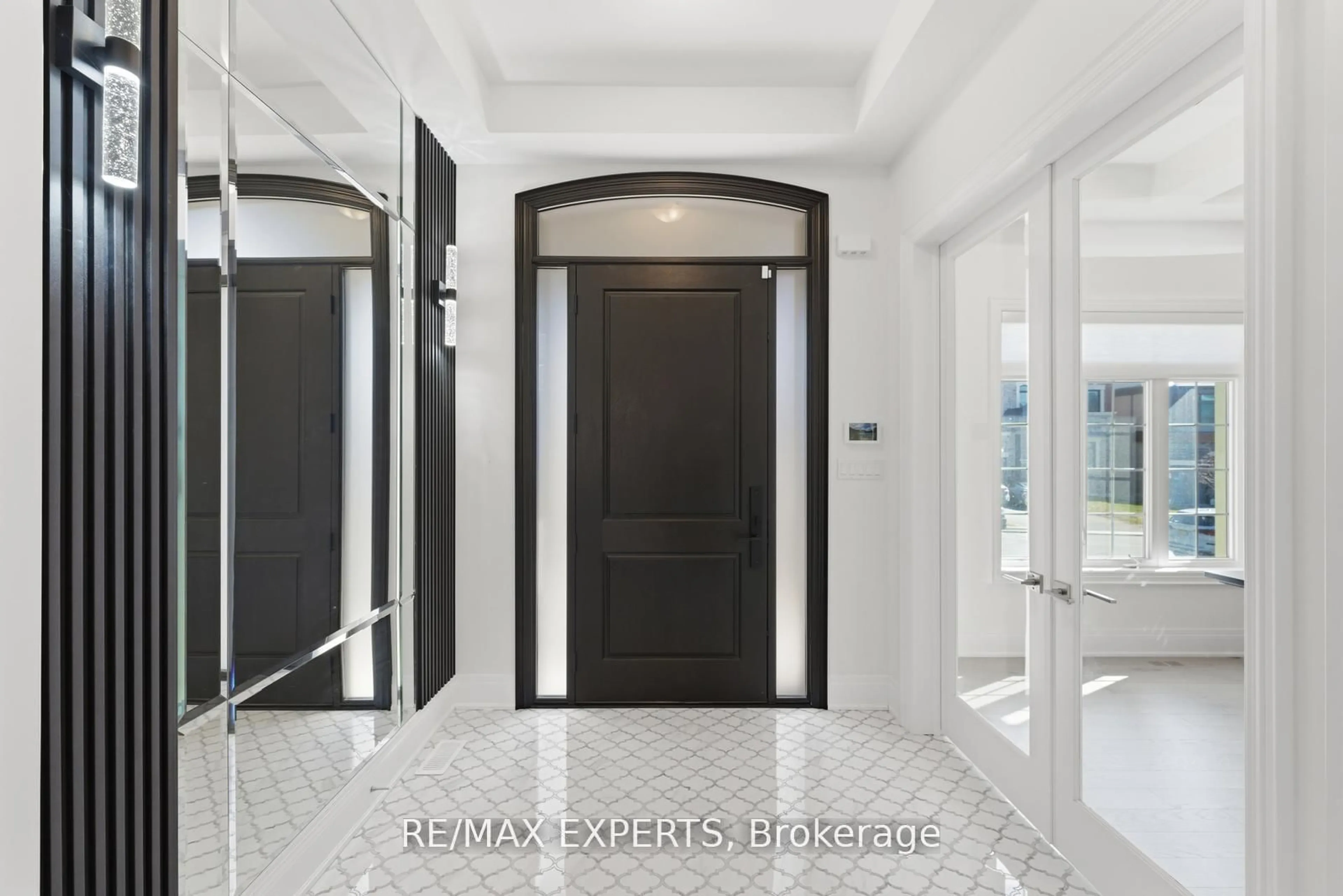 Indoor entryway for 54 Winthrop Cres, Vaughan Ontario L3L 0E5