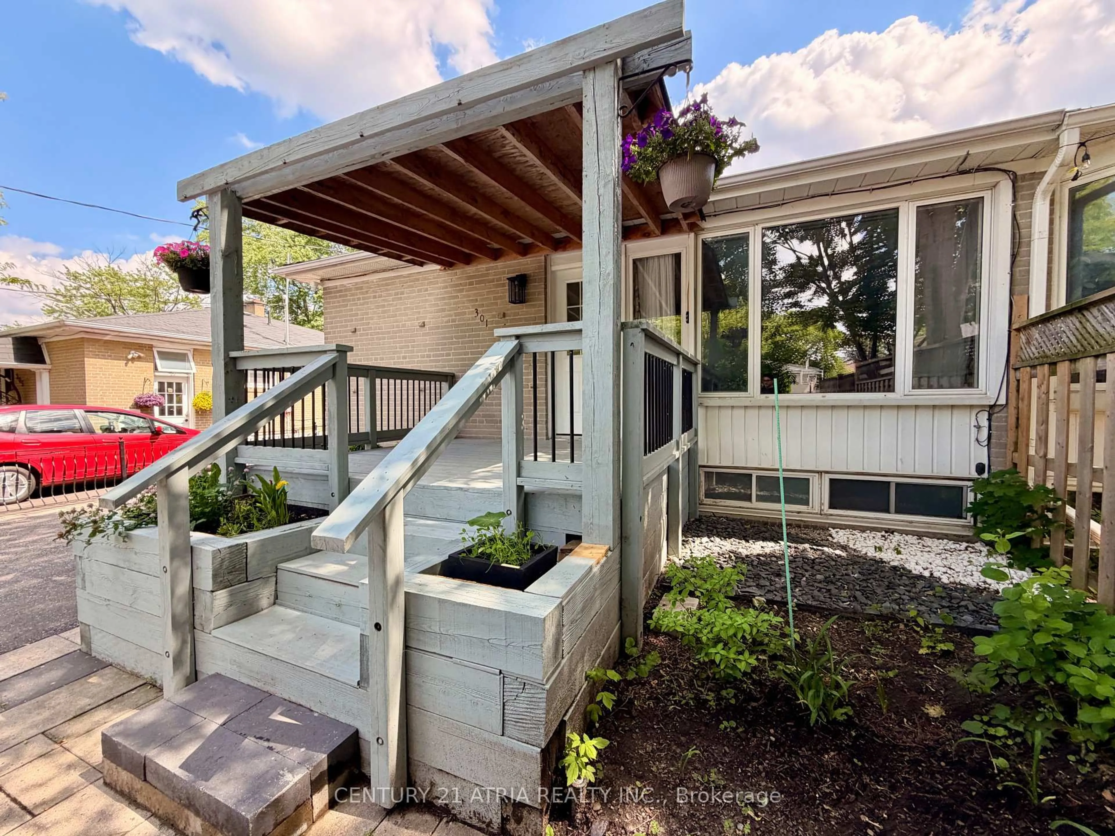 Unknown for 301 Axminster Dr, Richmond Hill Ontario L4C 2W3