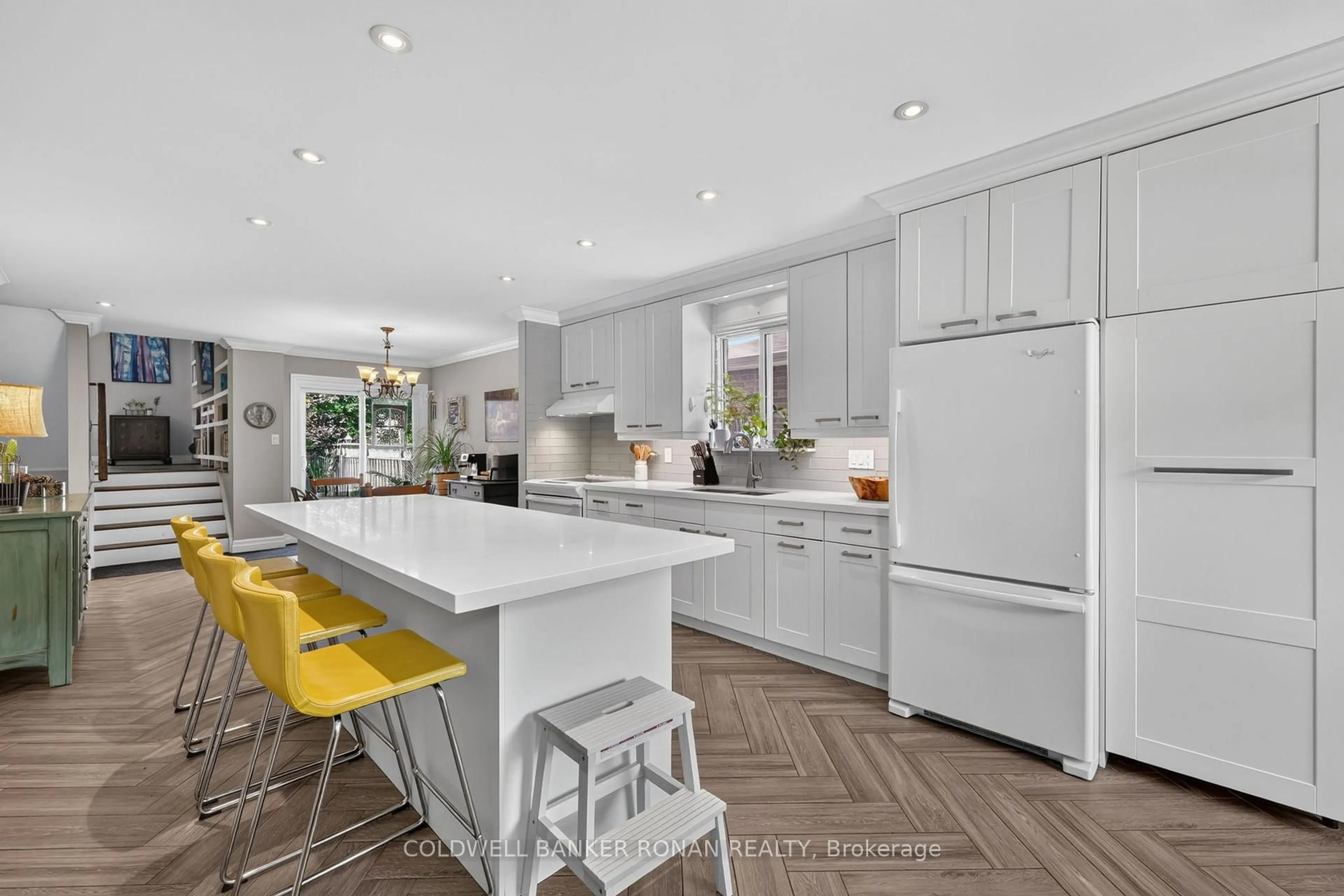 Open concept kitchen, ceramic/tile floor for 92 Daniele Ave, New Tecumseth Ontario L0G 1A0