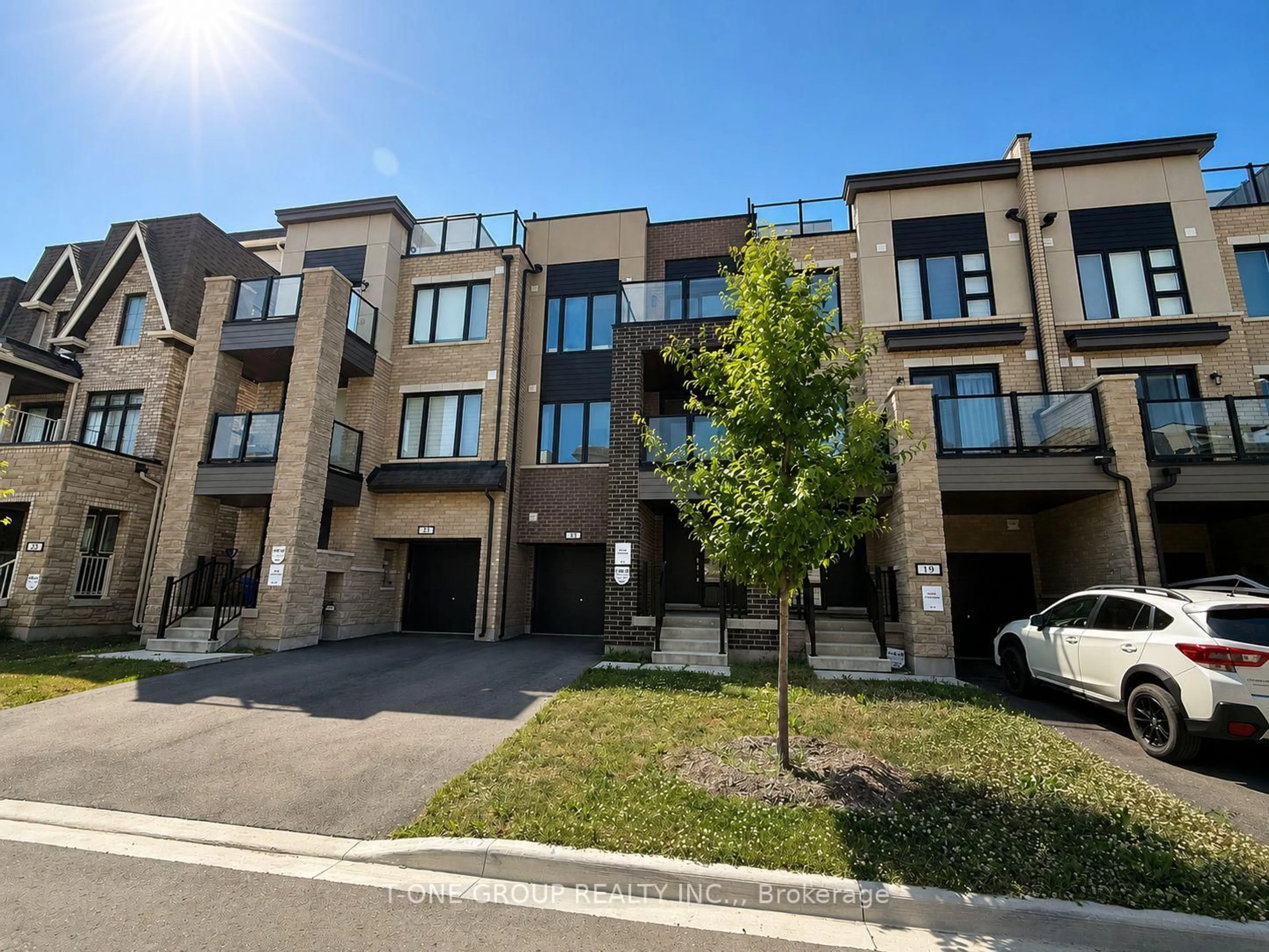 A pic from outside/outdoor area/front of a property/back of a property/a pic from drone, street for 21 Gilbert Wright Ave, Markham Ontario L6B 1H8