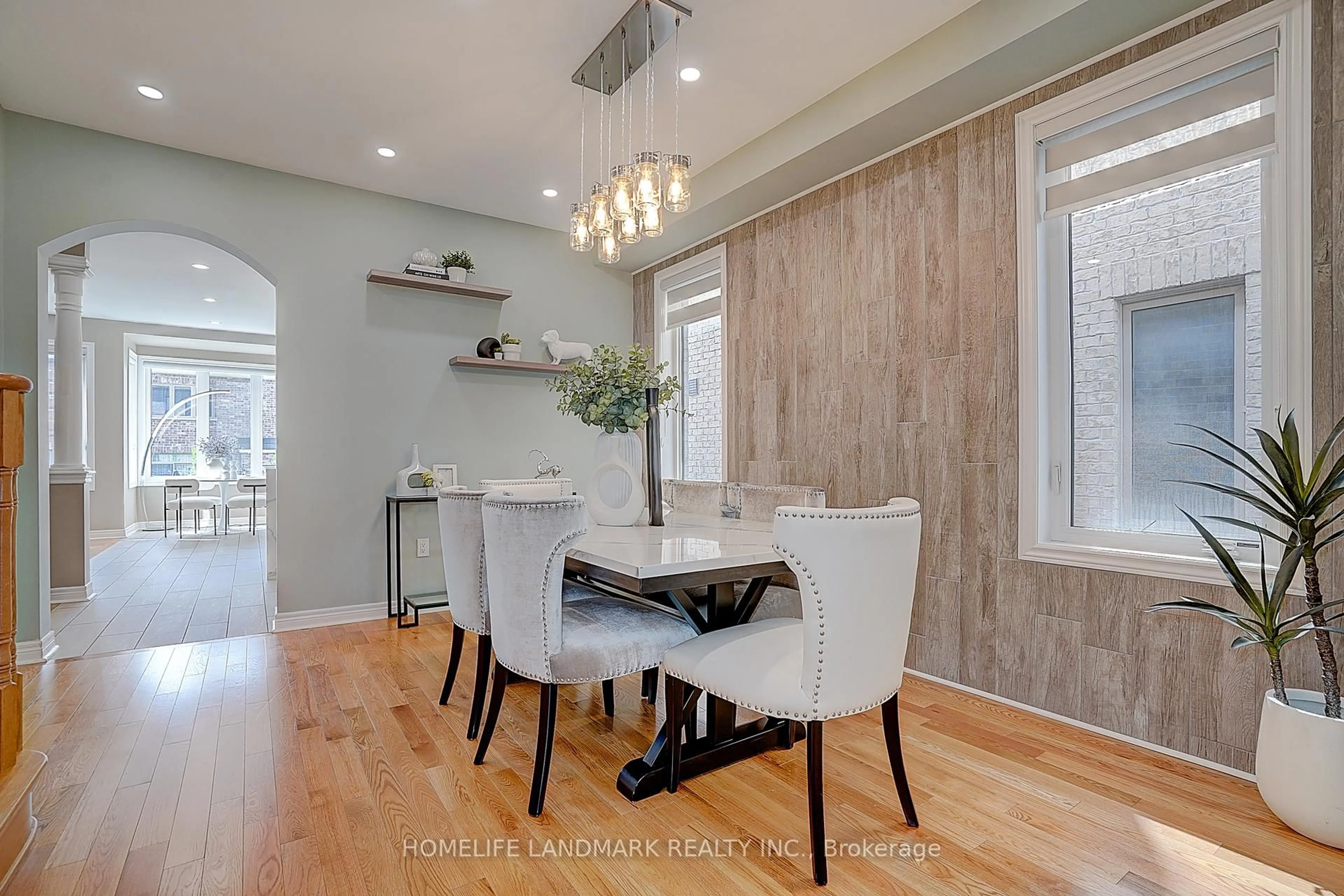 Dining room, wood/laminate floor for 328 Baker Hill Blvd, Whitchurch-Stouffville Ontario L4A 4P3