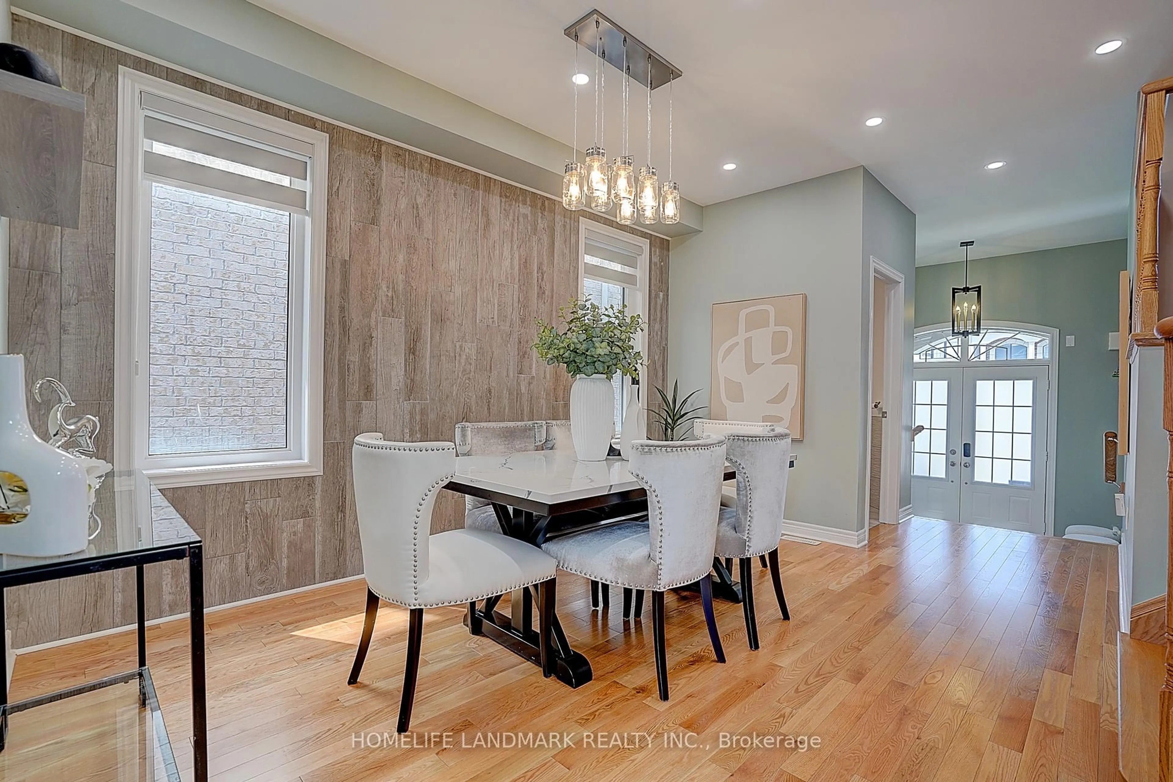 Dining room, wood/laminate floor for 328 Baker Hill Blvd, Whitchurch-Stouffville Ontario L4A 4P3