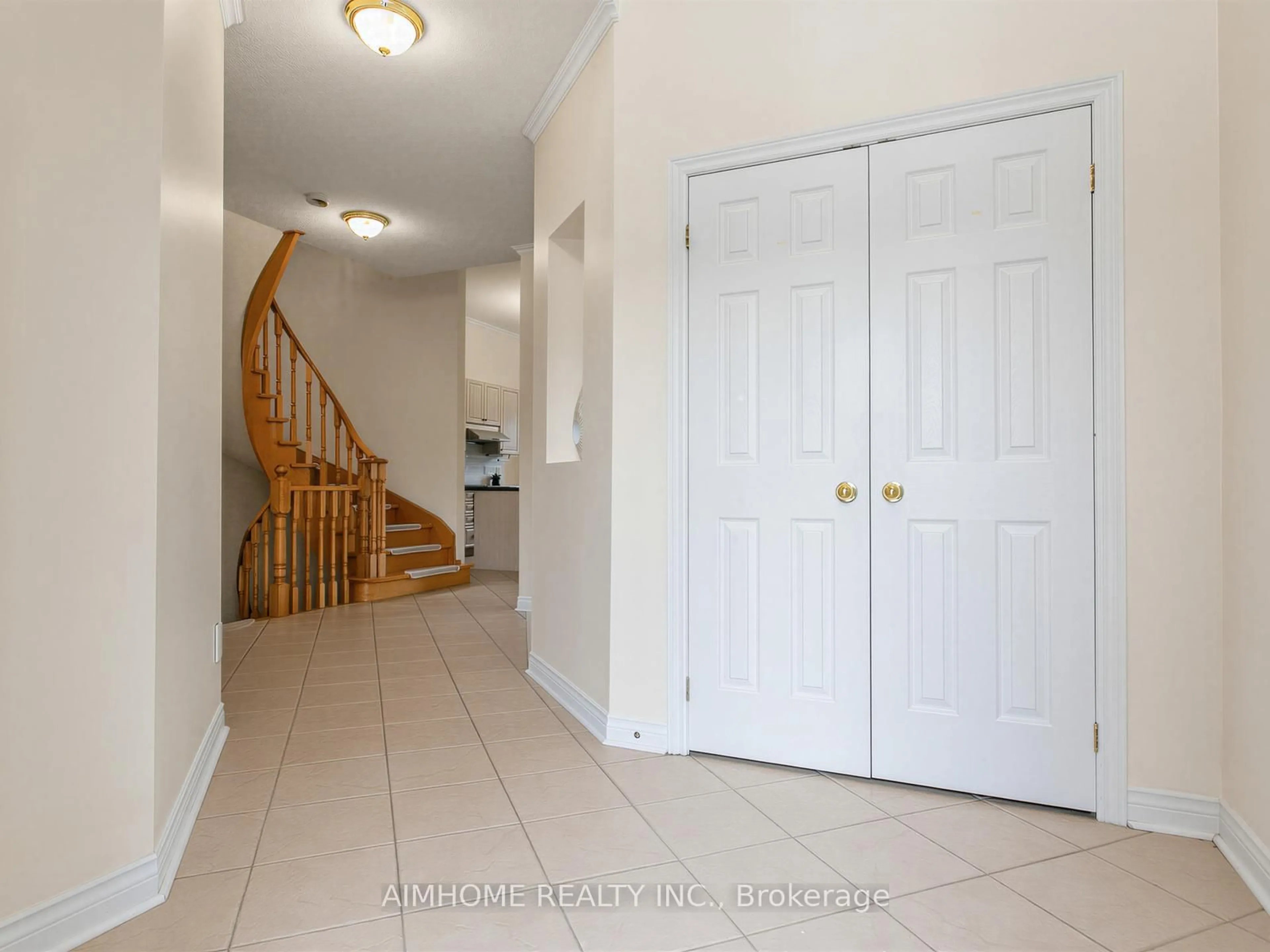 Indoor entryway for 29 Kiwi Cres, Richmond Hill Ontario L4S 2H3