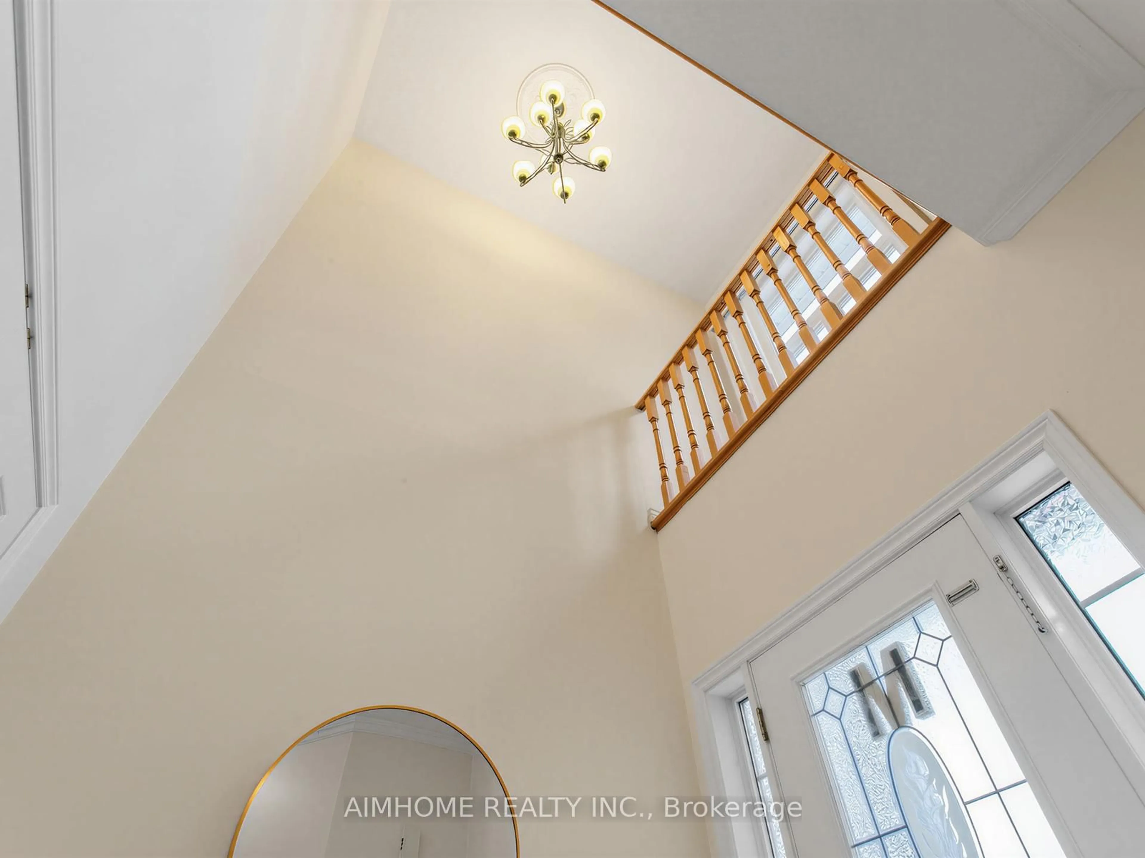 Indoor foyer for 29 Kiwi Cres, Richmond Hill Ontario L4S 2H3
