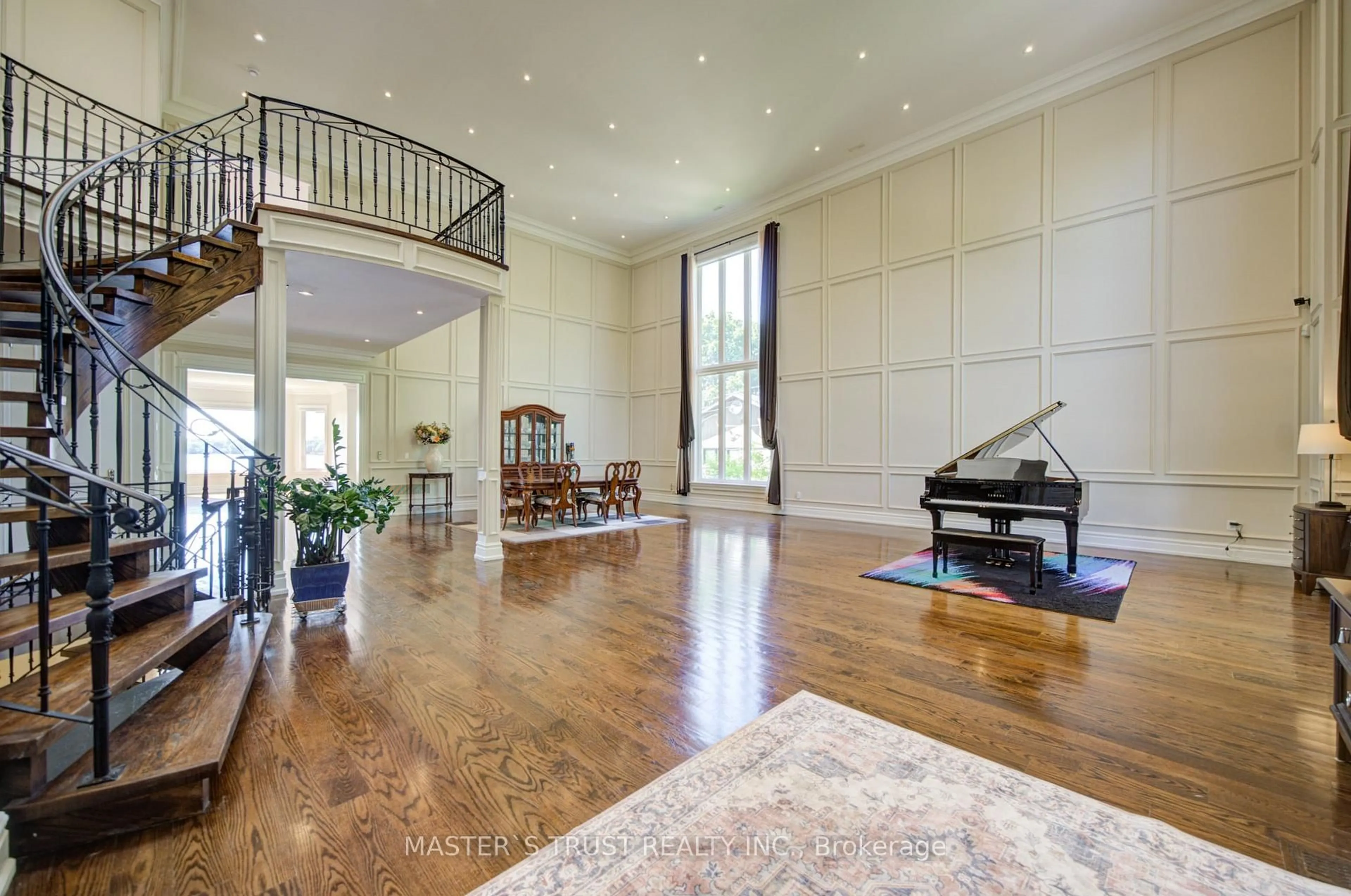 Indoor foyer for 727 Sunset Beach Rd, Richmond Hill Ontario L4E 3G2