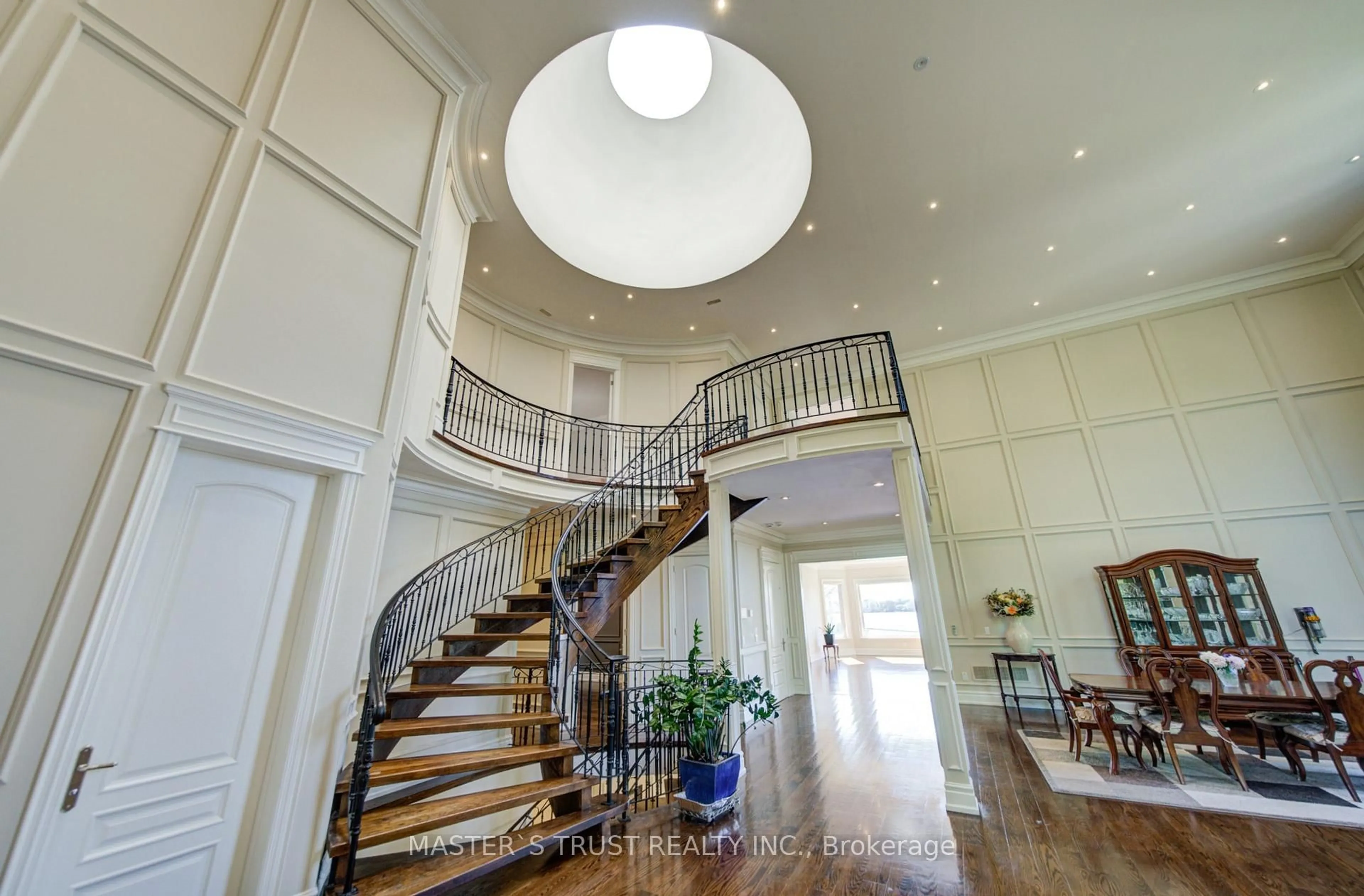 Indoor foyer for 727 Sunset Beach Rd, Richmond Hill Ontario L4E 3G2