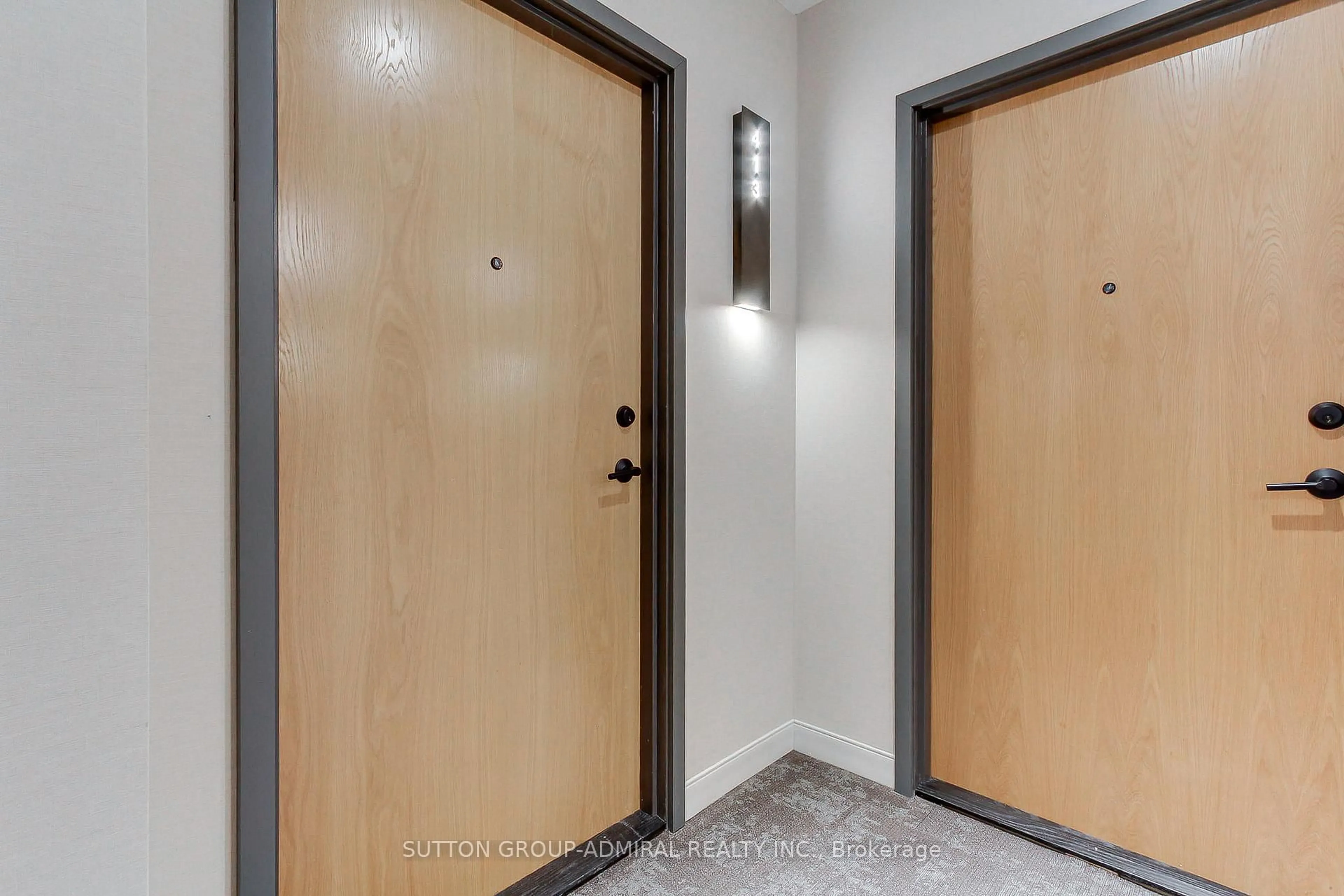 Indoor entryway for 8 Beverley Glen #413, Vaughan Ontario L4J 0L5