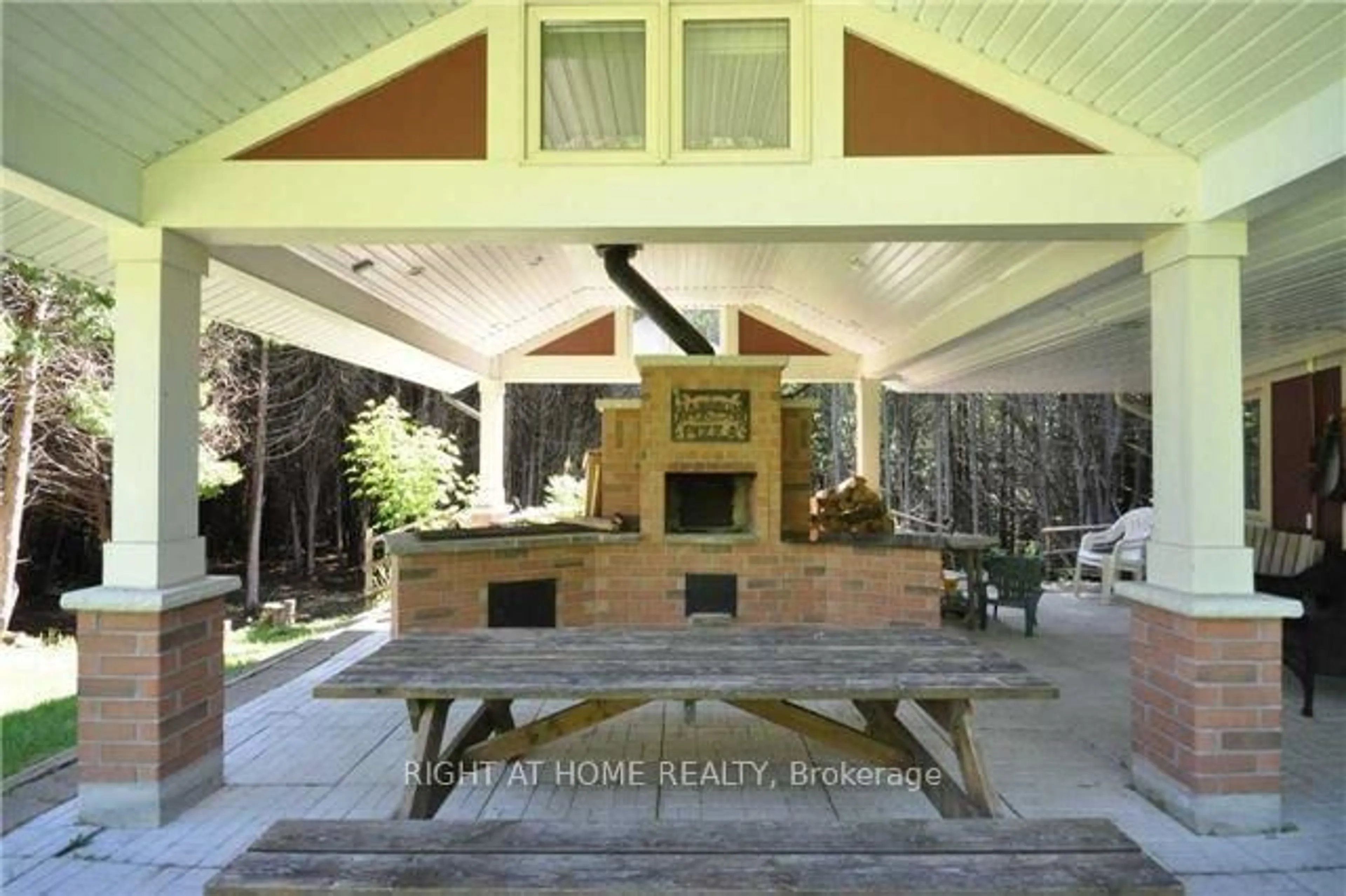 Patio, mountain view for 2644 Herald Rd, East Gwillimbury Ontario L0G 1V0