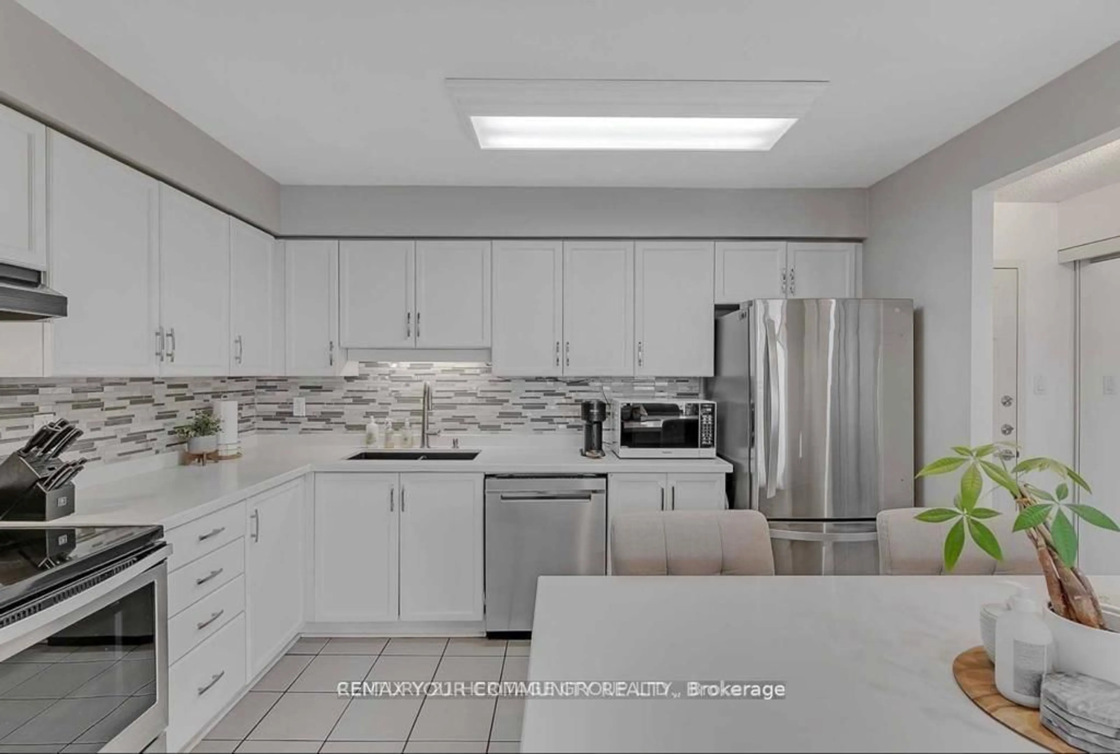 Contemporary kitchen, ceramic/tile floor for 309 Major Mackenzie Dr #1014, Richmond Hill Ontario L4C 9V5