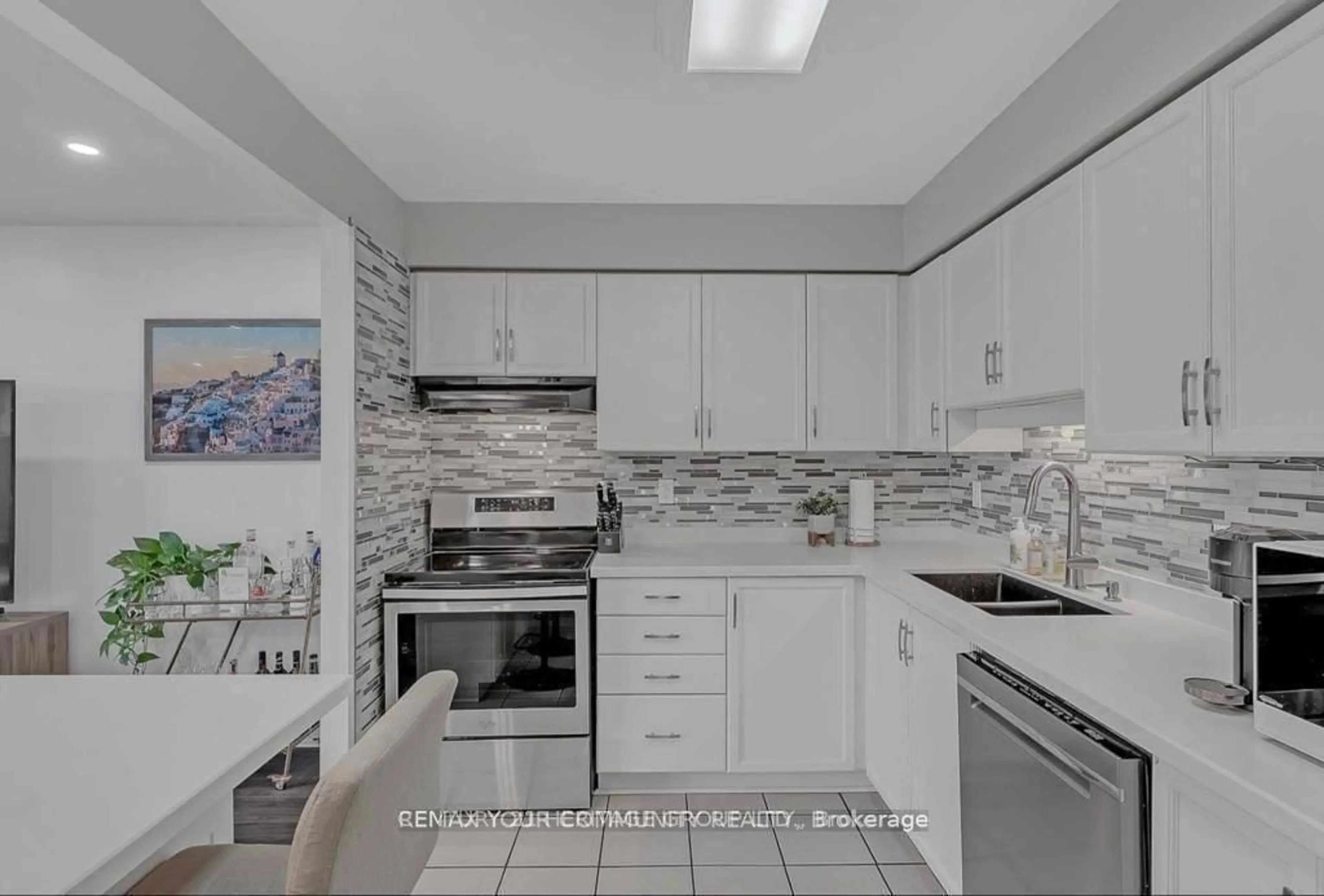 Open concept kitchen, ceramic/tile floor for 309 Major Mackenzie Dr #1014, Richmond Hill Ontario L4C 9V5