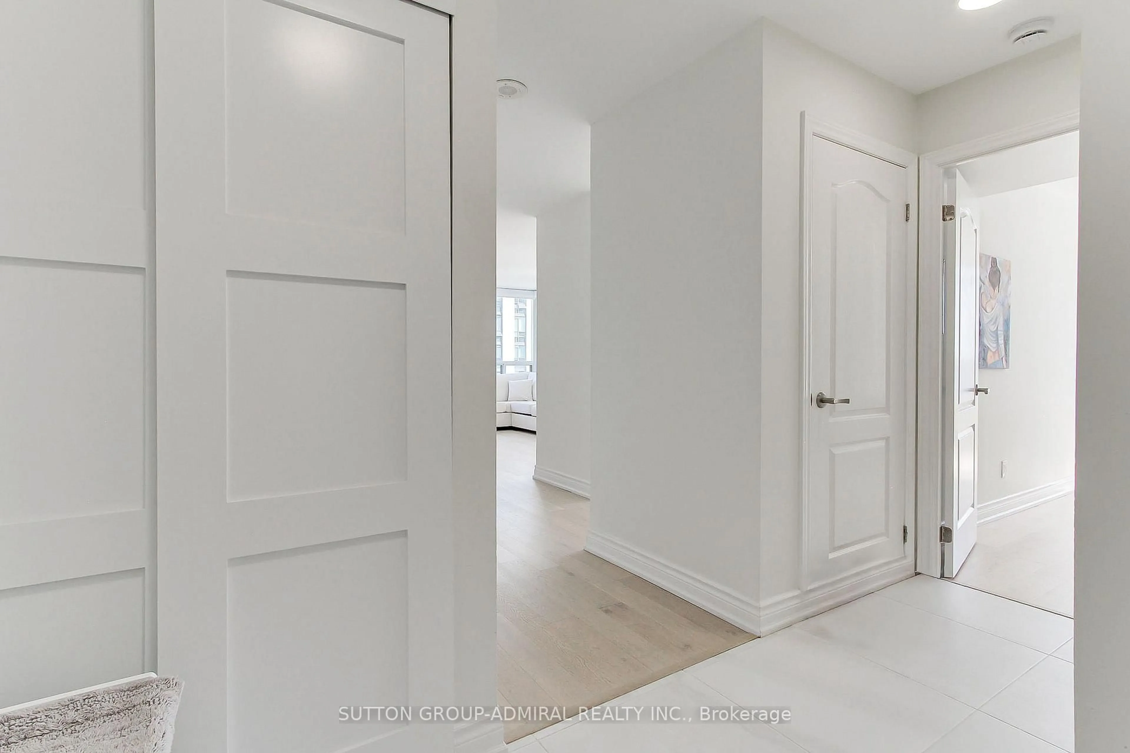 Indoor entryway for 50 DISERA Dr #905, Vaughan Ontario L4J 9G1