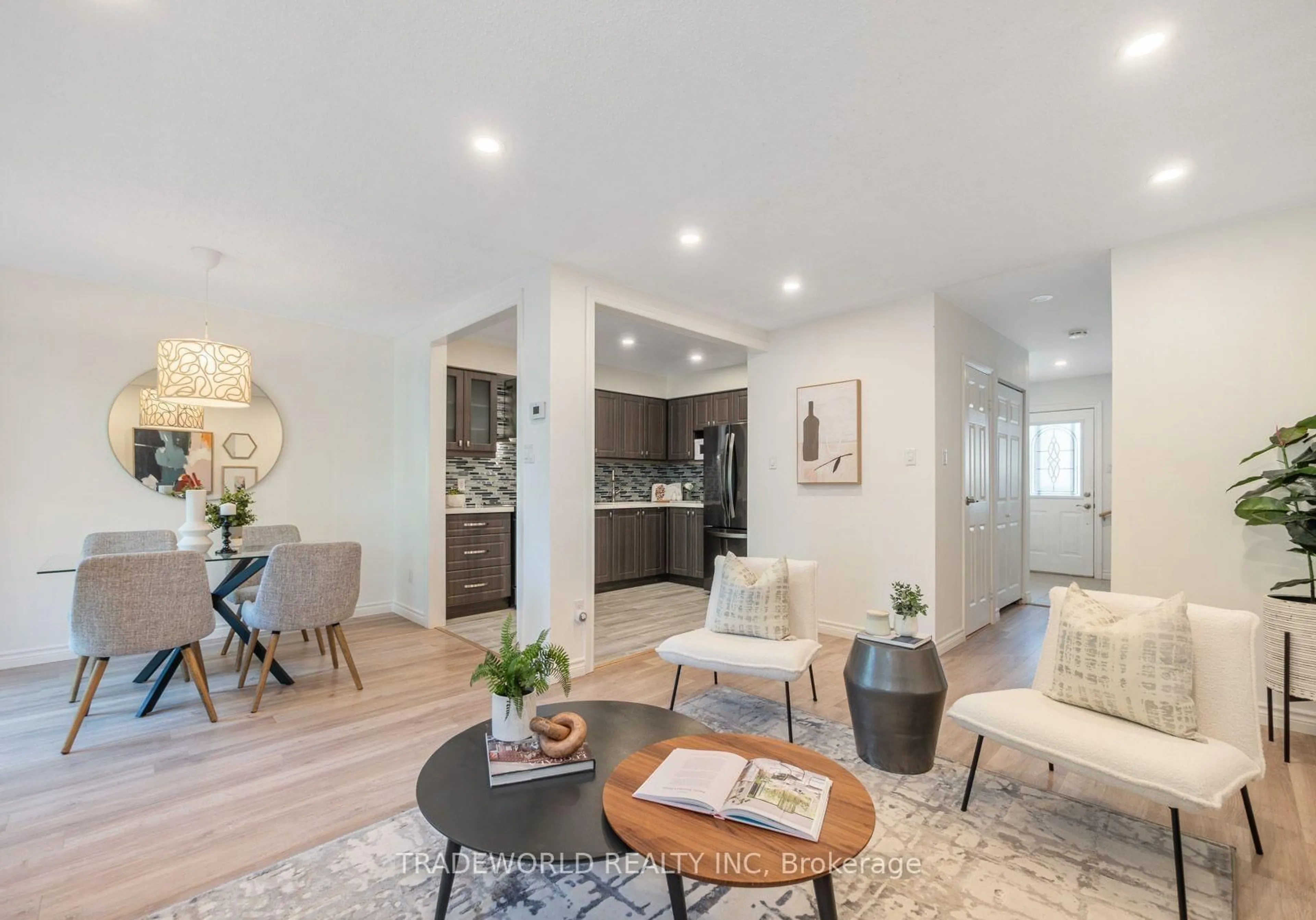 Living room with furniture, unknown for 60 Camelot Way, Markham Ontario L3P 3W3