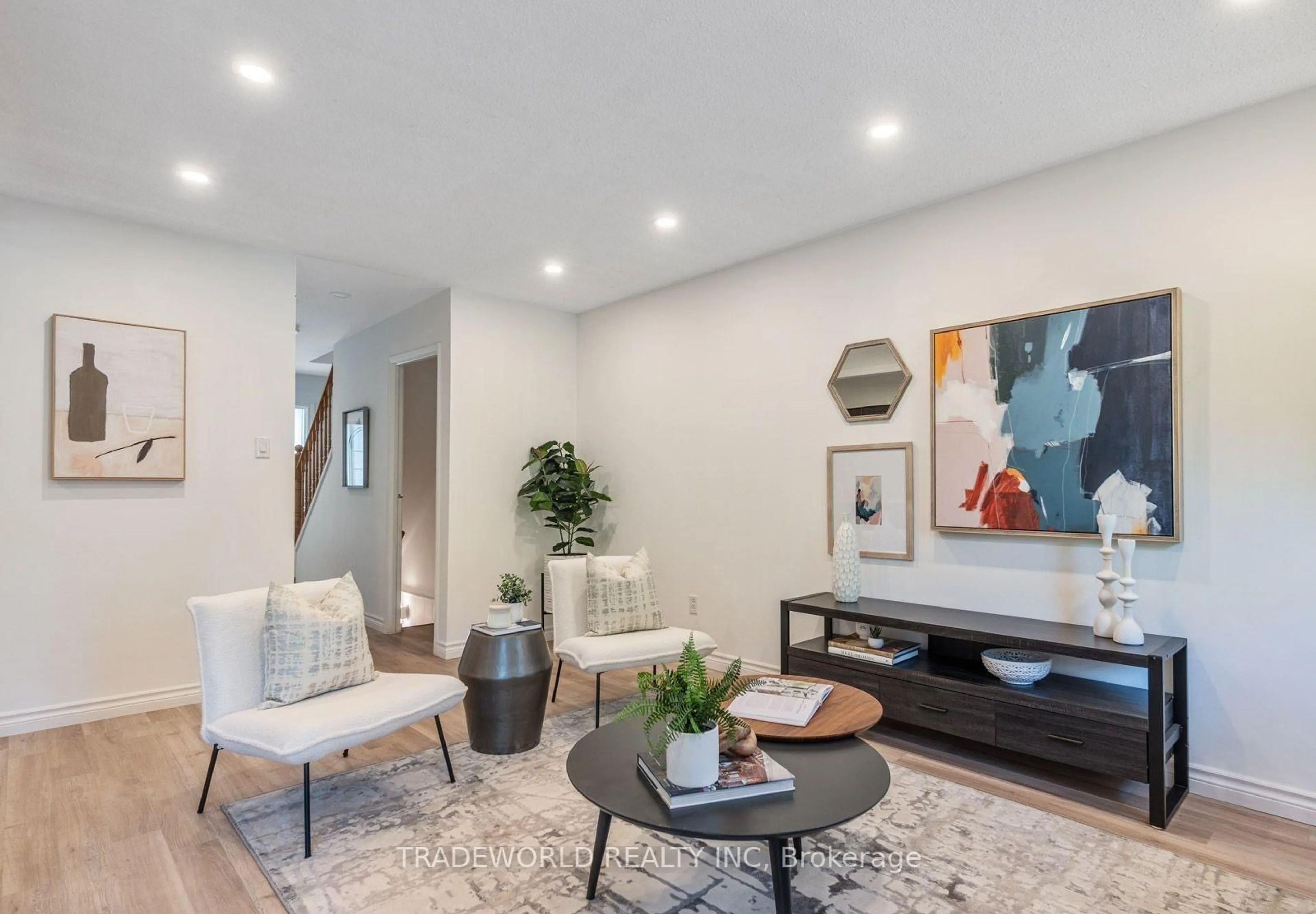 Living room with furniture, unknown for 60 Camelot Way, Markham Ontario L3P 3W3