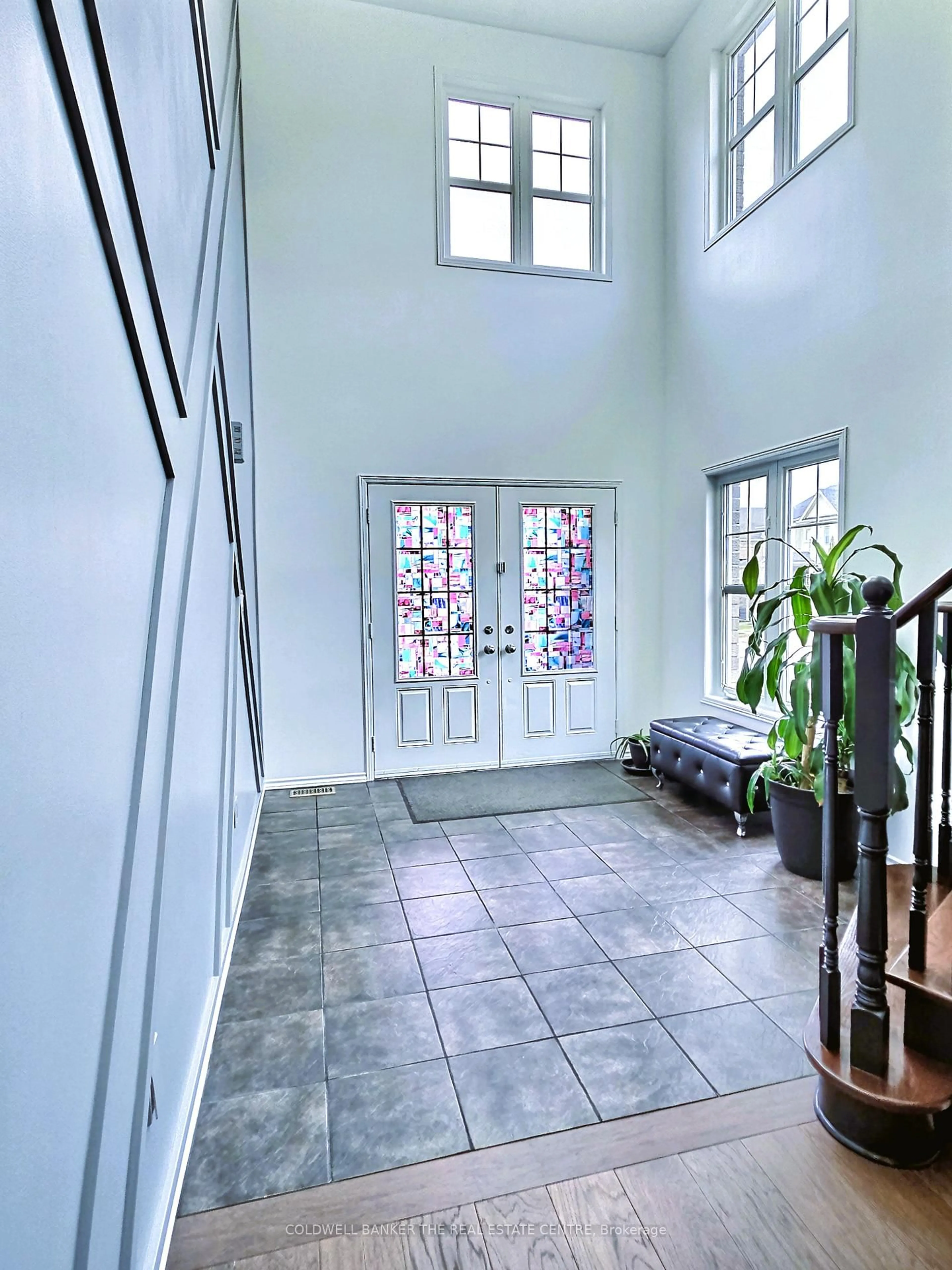 Indoor foyer for 1 Rutherford Rd, Bradford West Gwillimbury Ontario L3Z 0A5