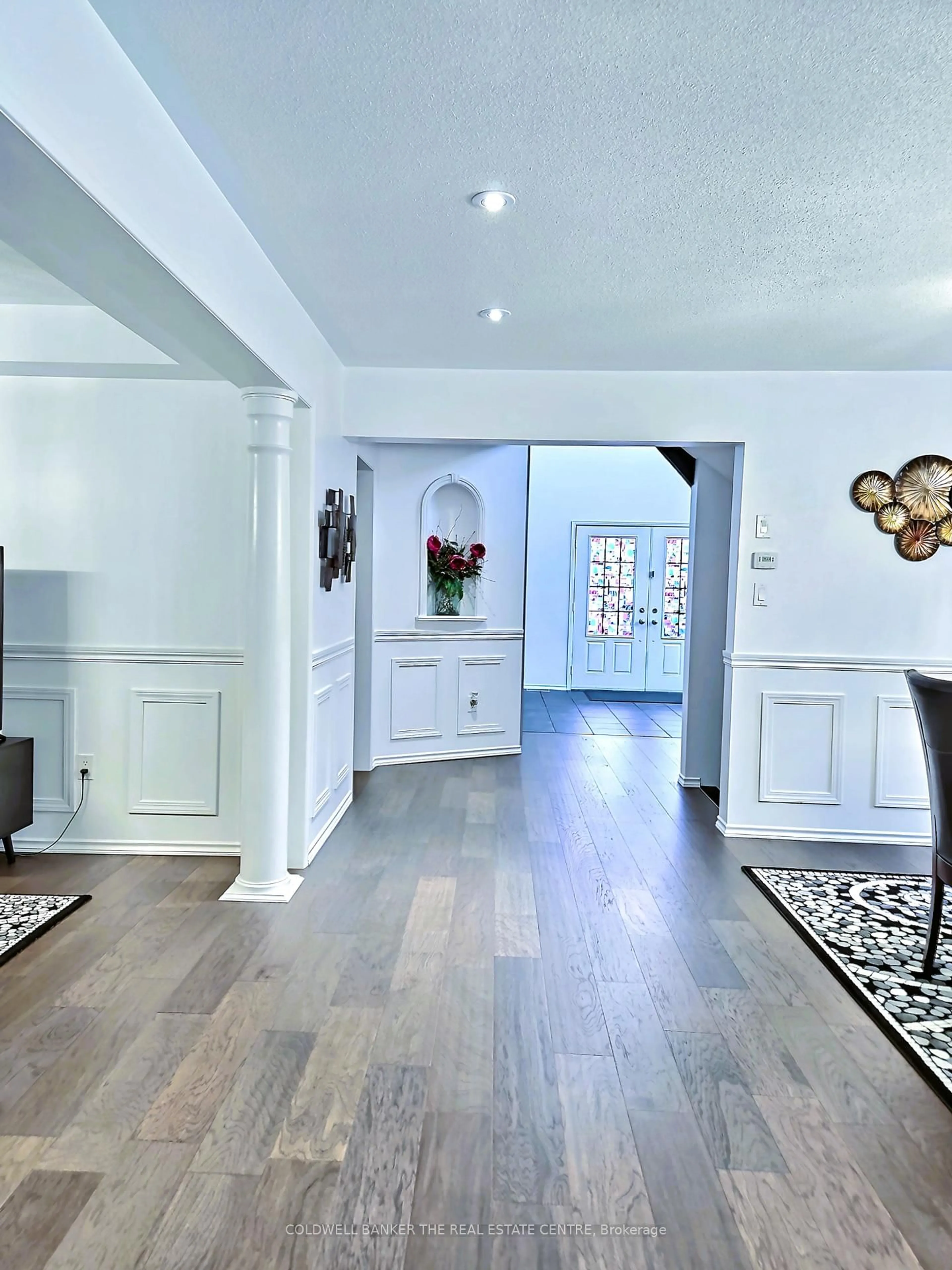 Indoor entryway for 1 Rutherford Rd, Bradford West Gwillimbury Ontario L3Z 0A5