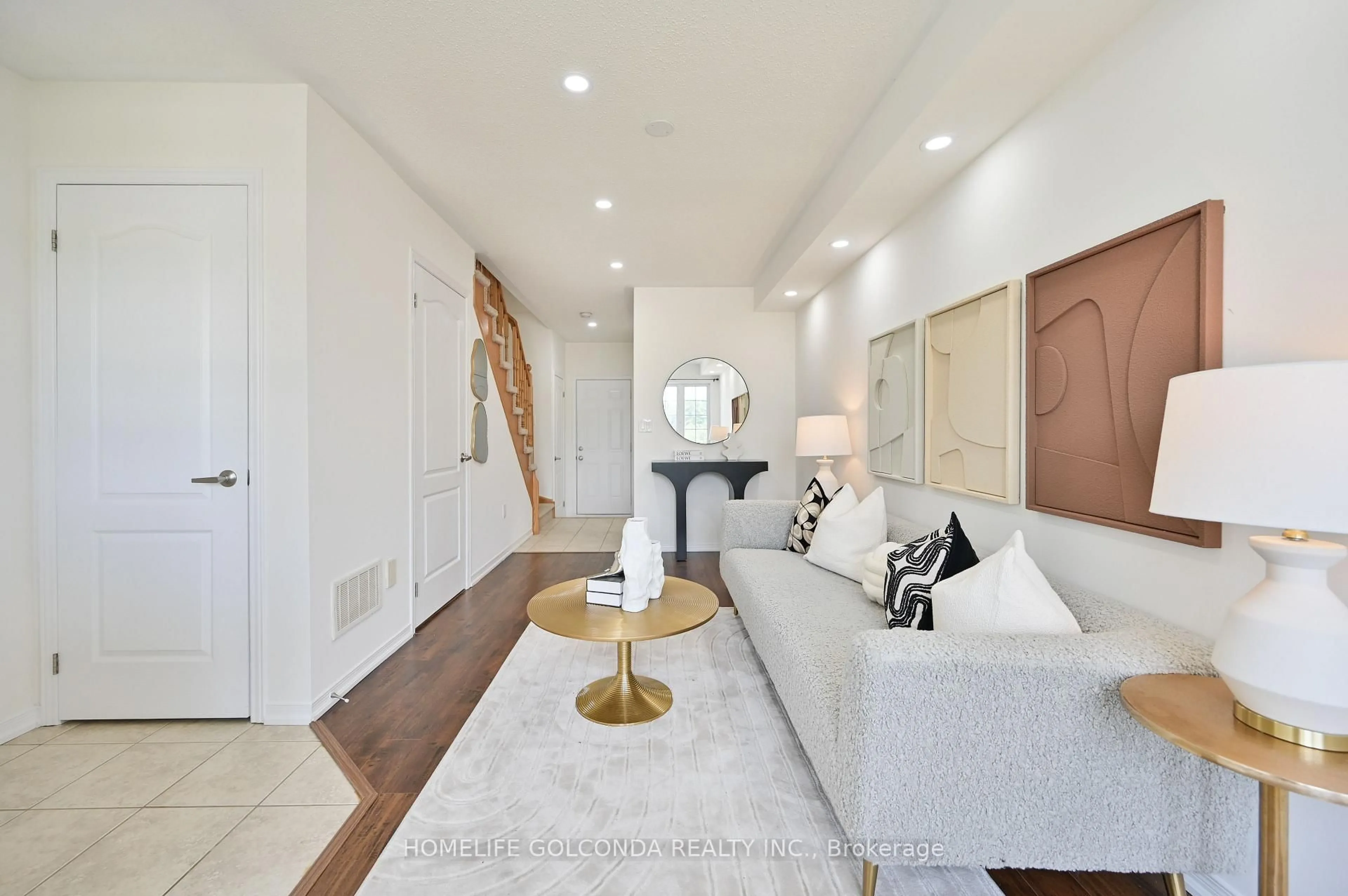 Indoor entryway for 5277 Major Mackenzie Dr, Markham Ontario L6C 0N3