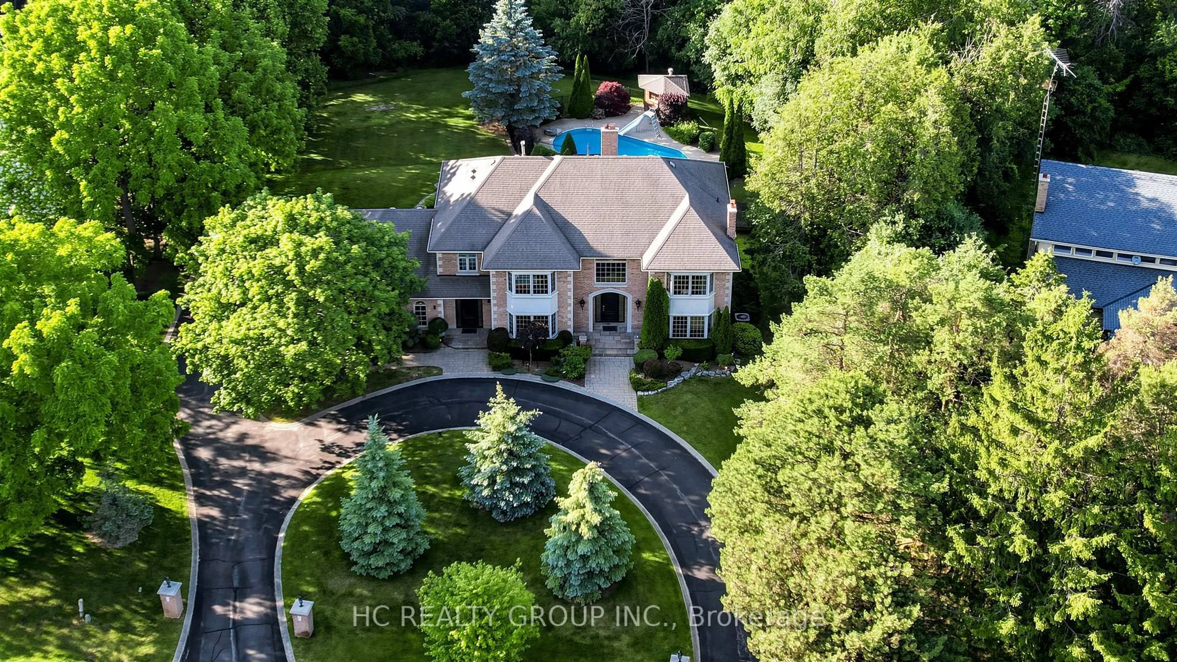 A pic from outside/outdoor area/front of a property/back of a property/a pic from drone, street for 61 SHERRICK Dr, Whitchurch-Stouffville Ontario L4A 2E9
