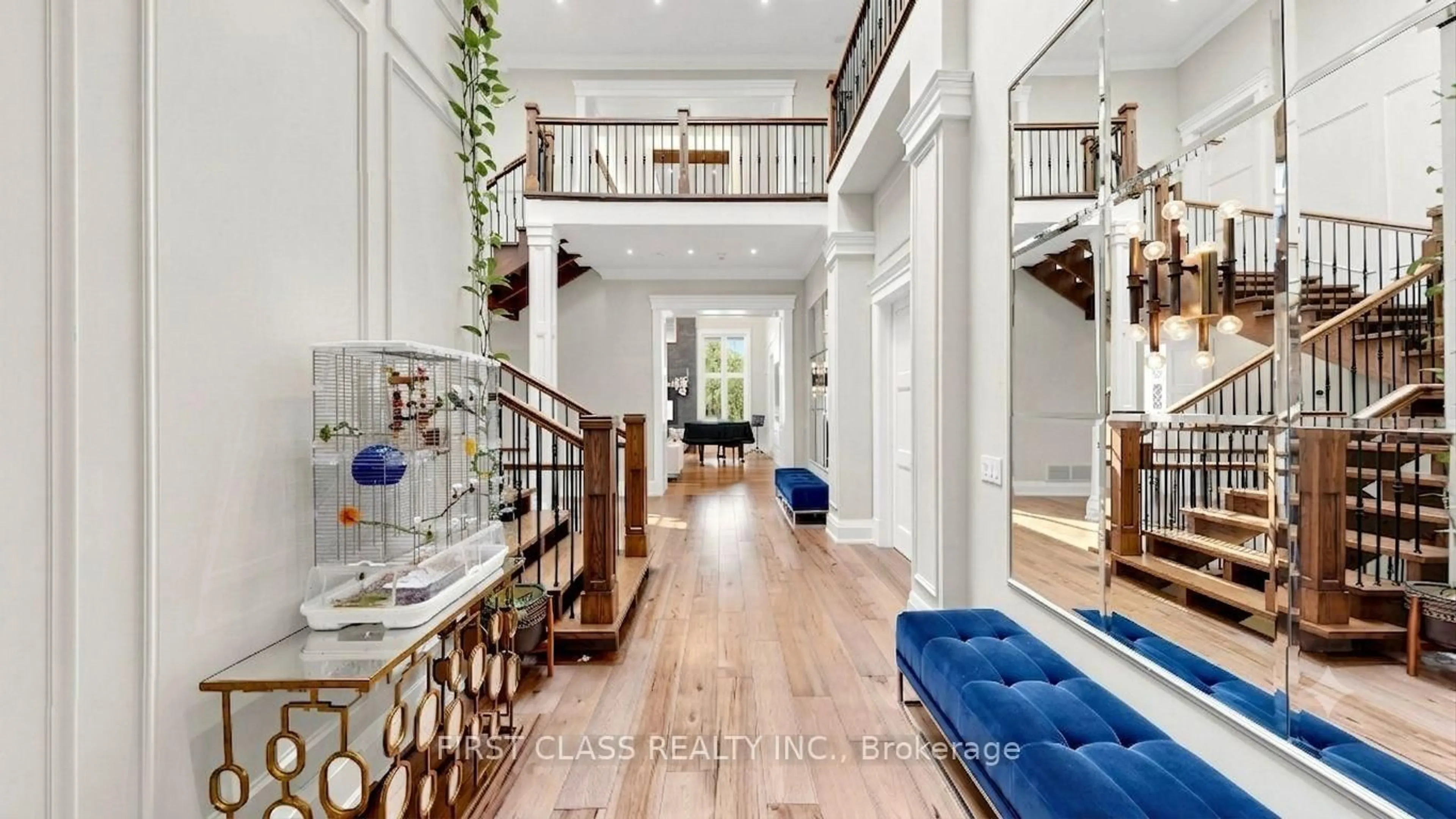 Indoor entryway for 38 Maple Grove Ave, Richmond Hill Ontario L4E 2T8