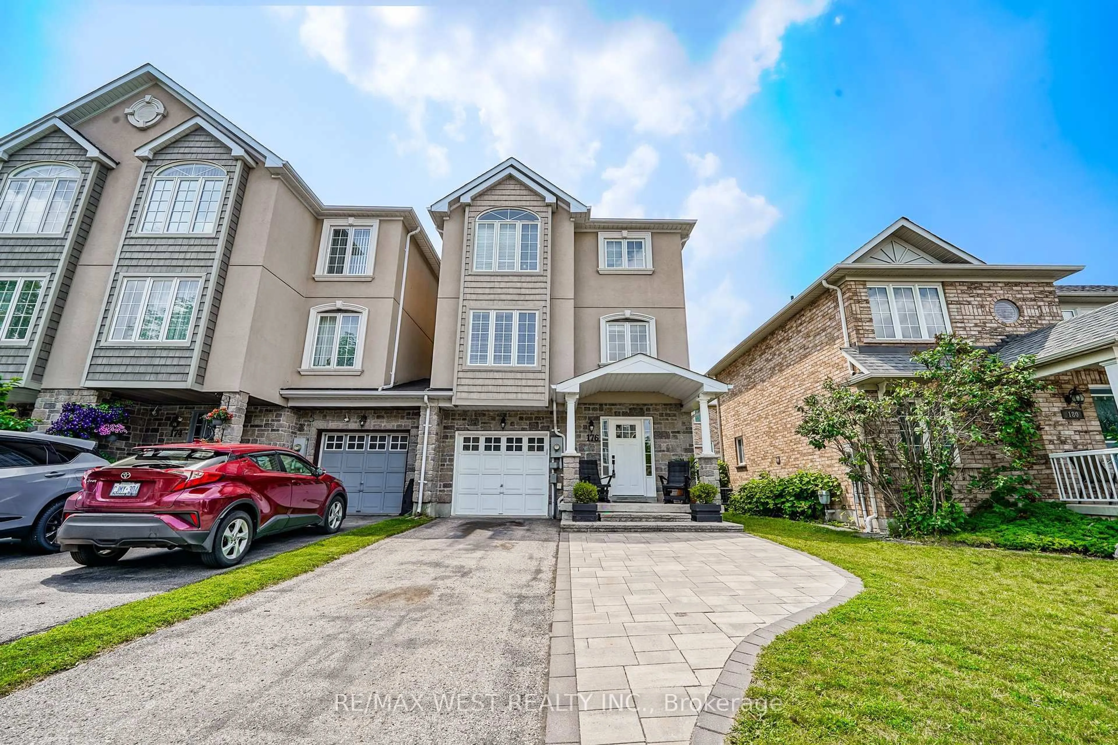 Unknown for 176 Gail Parks Cres, Newmarket Ontario L3X 2C3