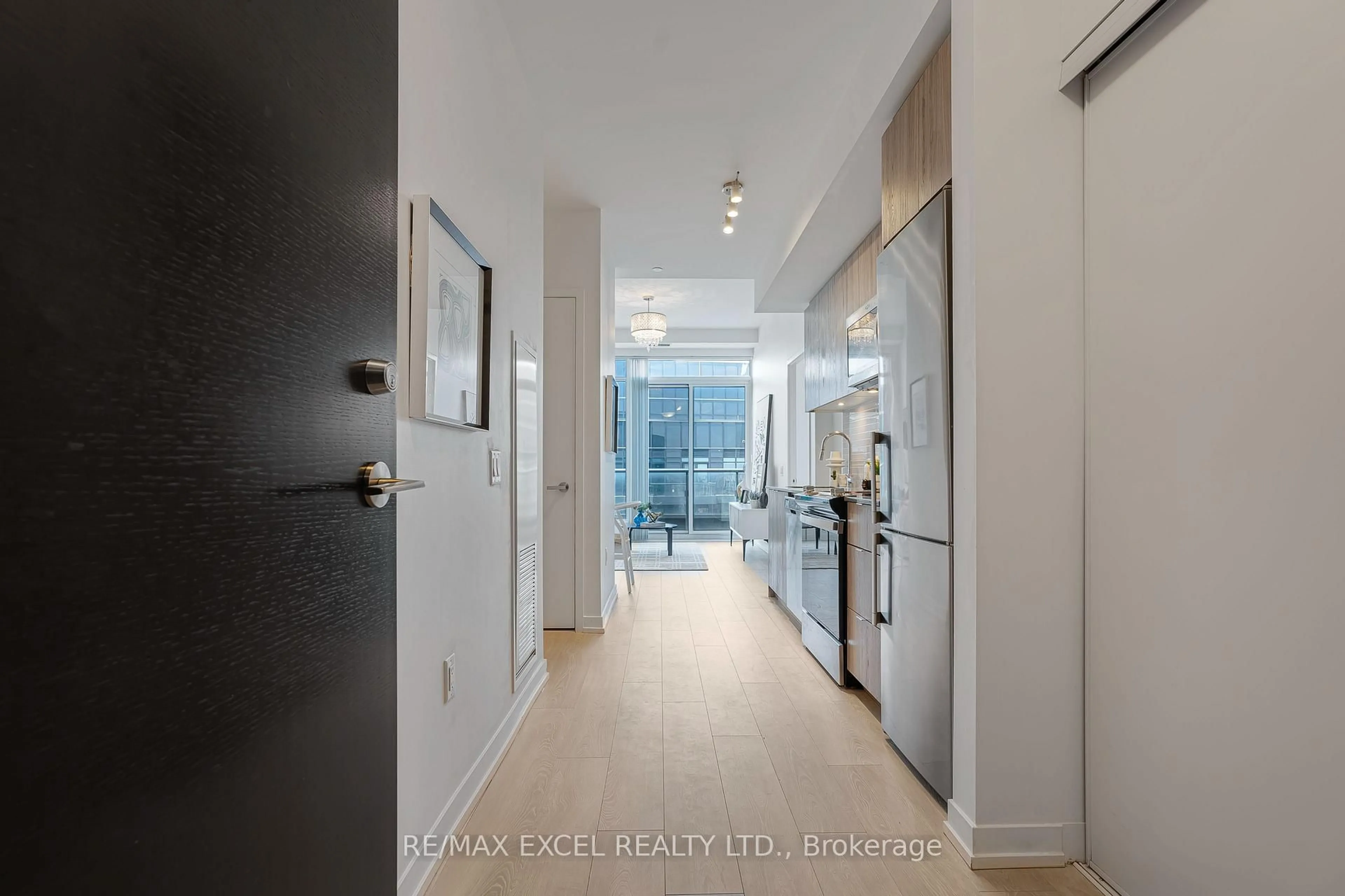 Indoor entryway for 8868 Yonge St #1801, Richmond Hill Ontario L4C 1Z8