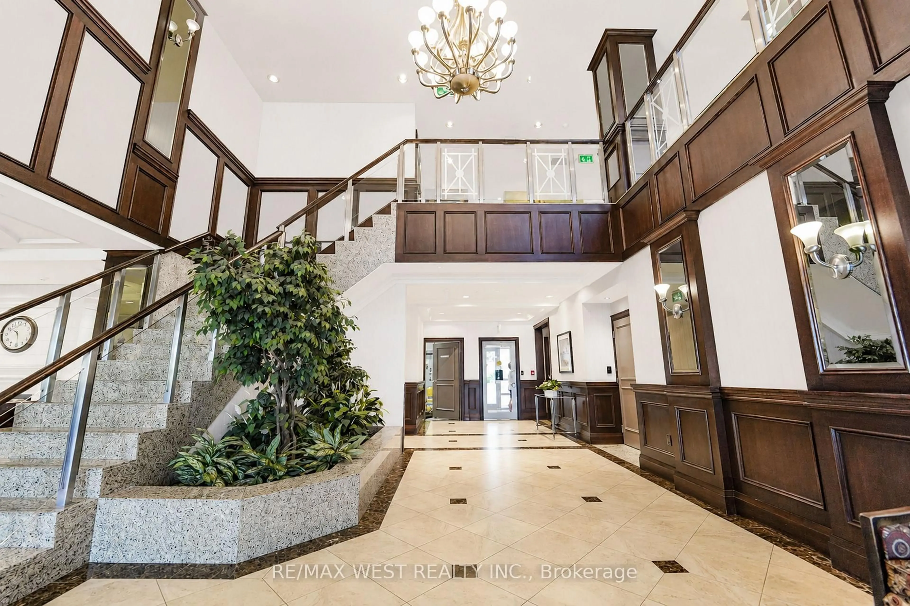 Indoor foyer for 7 North Park Rd #1808, Vaughan Ontario L4J 0C9