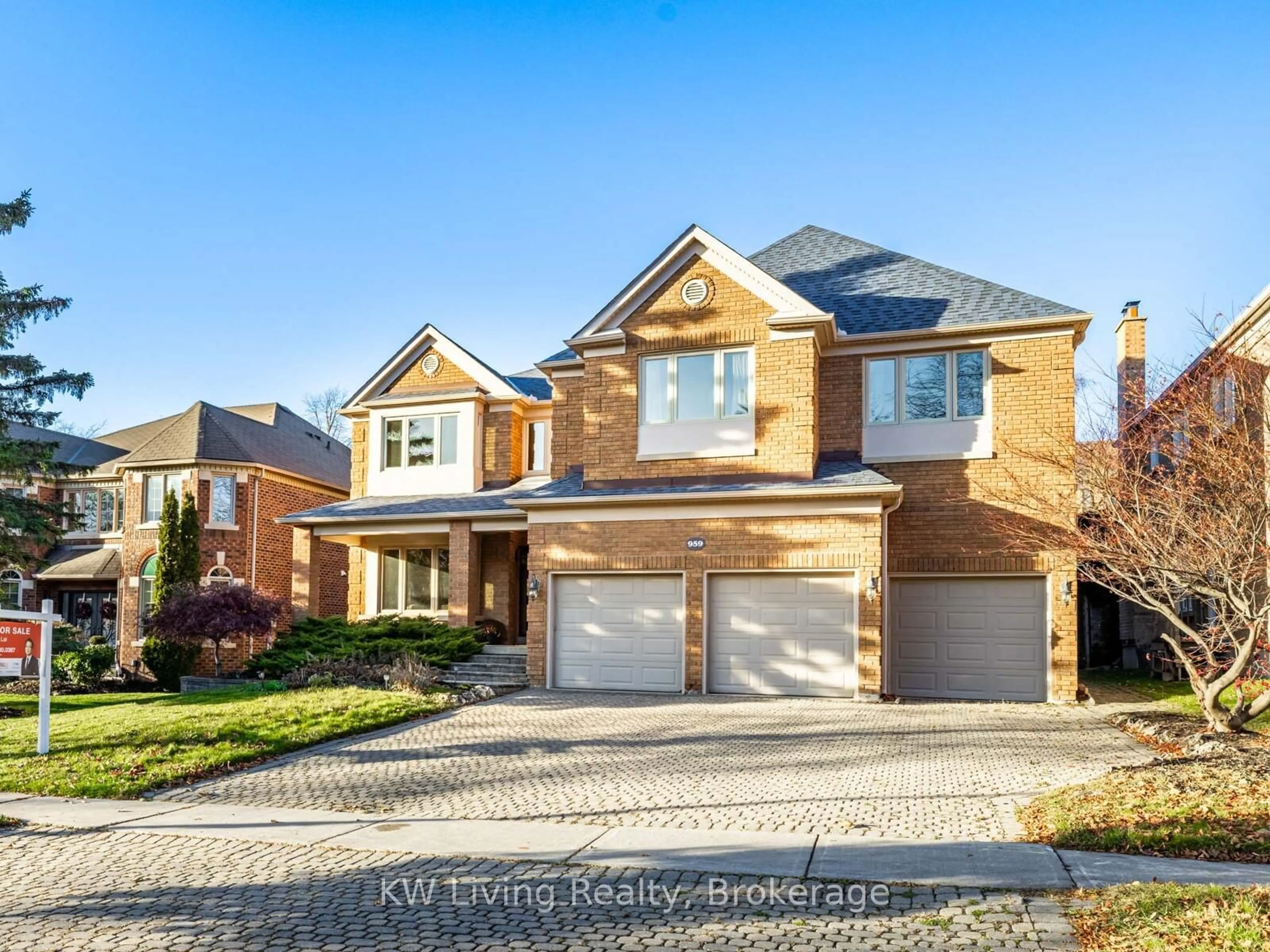 Home with brick exterior material, street for 959 Lockwood Circ, Newmarket Ontario L3X 1M1