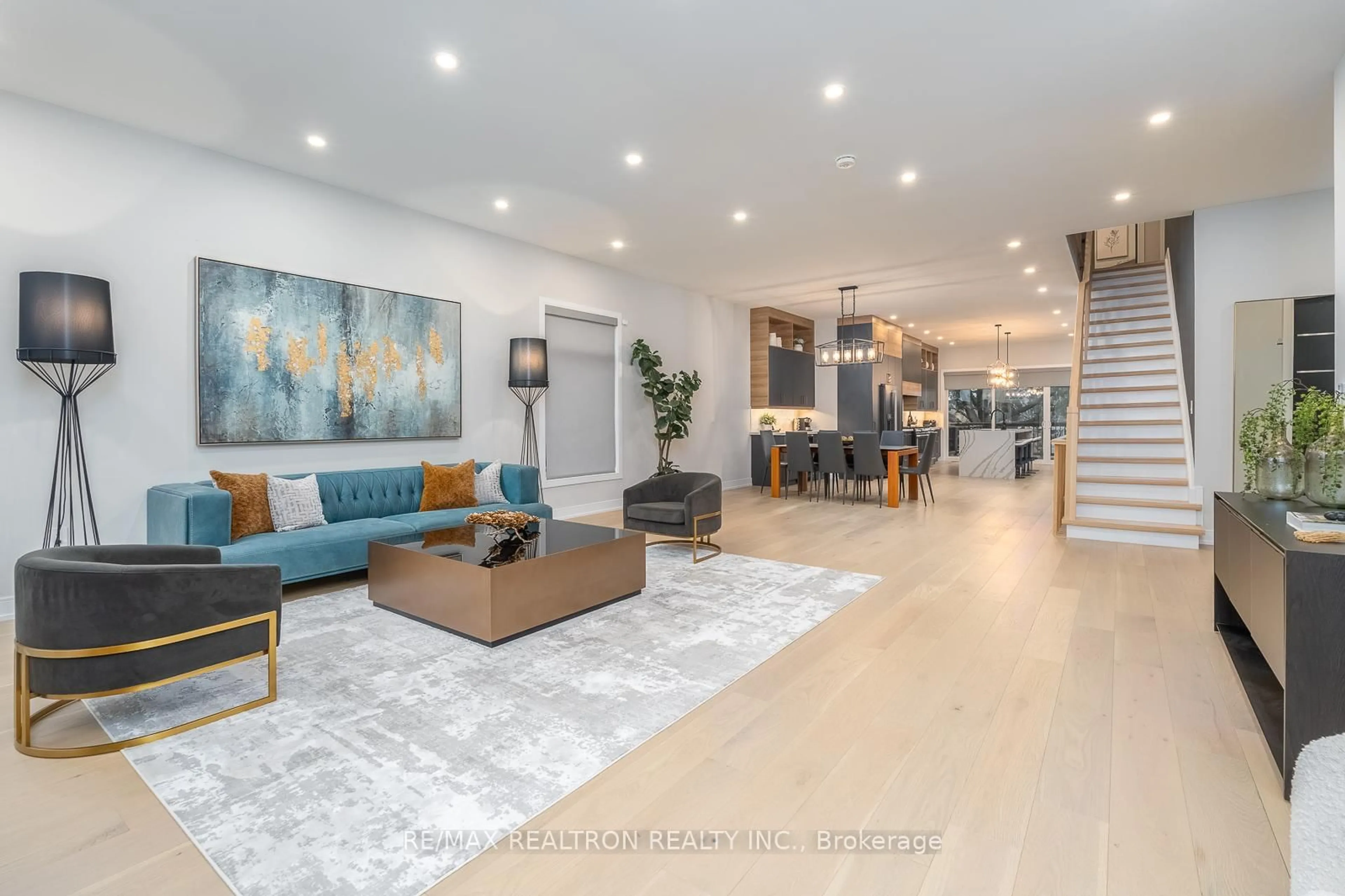 Lobby for 70 Collins Cres, Aurora Ontario L4G 2W2