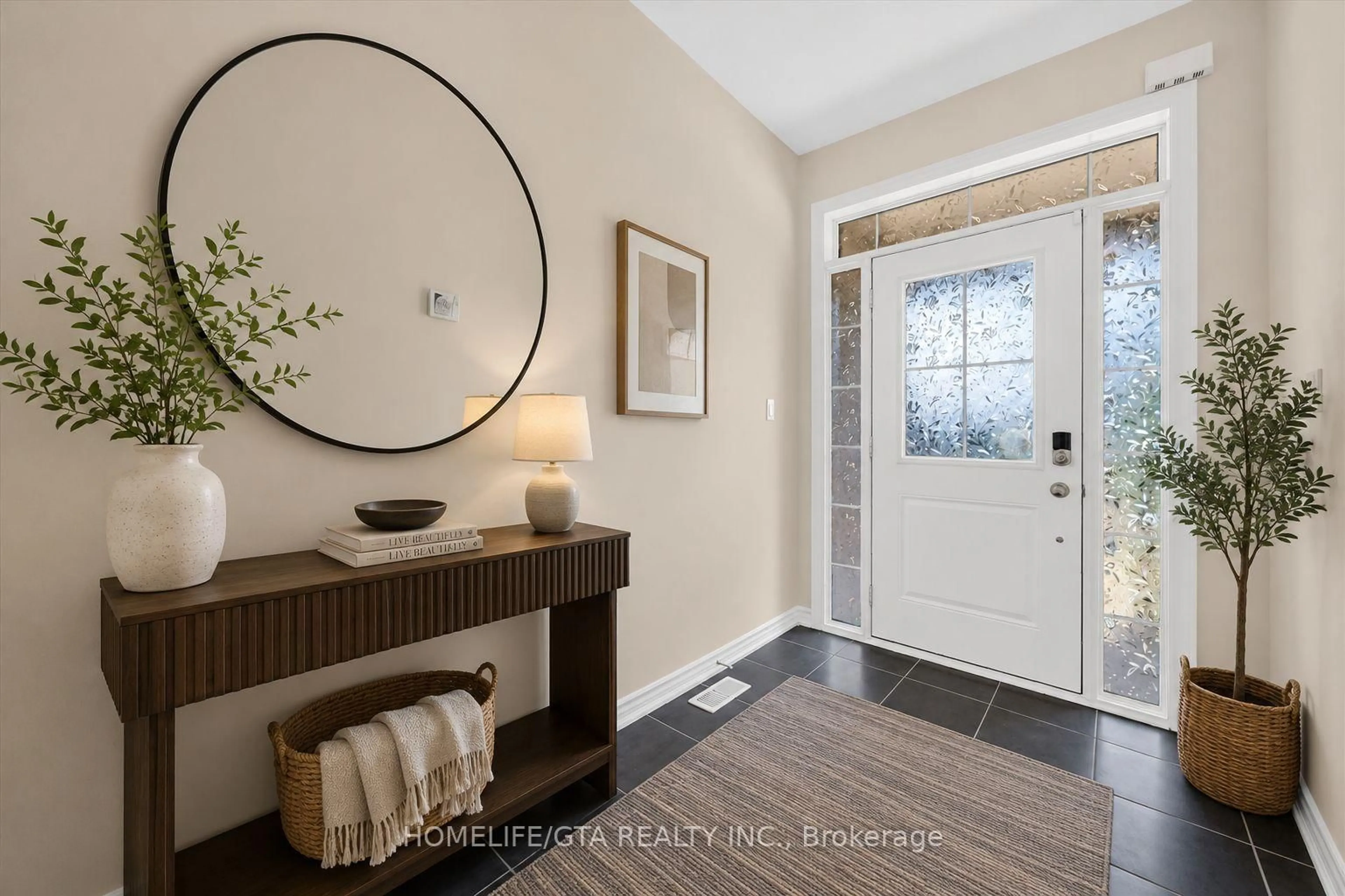 Indoor entryway for 968 Cole St, Innisfil Ontario L9S 0J9
