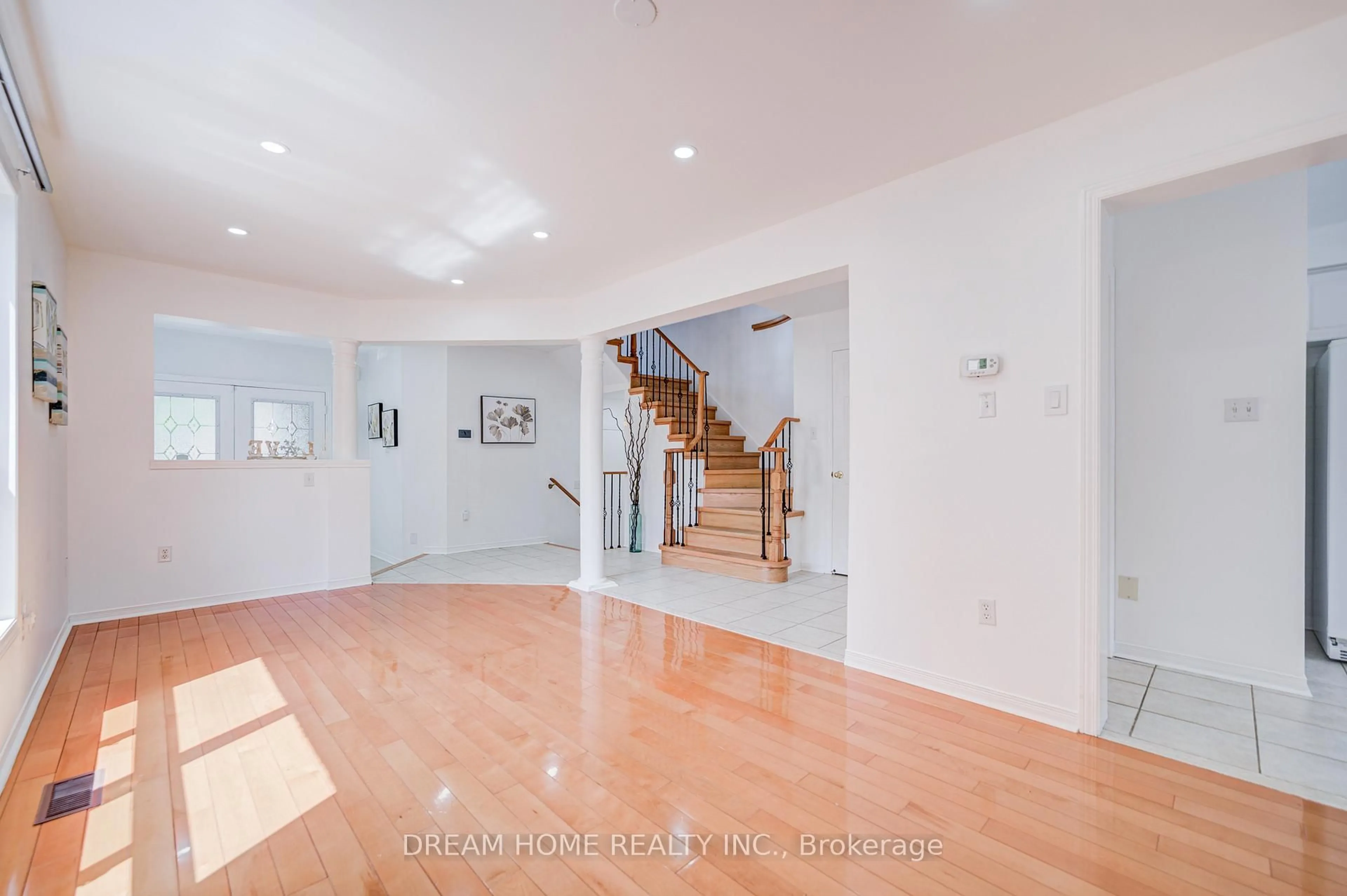 Indoor foyer for 91 Briar Path Lane, Markham Ontario L6C 2C7