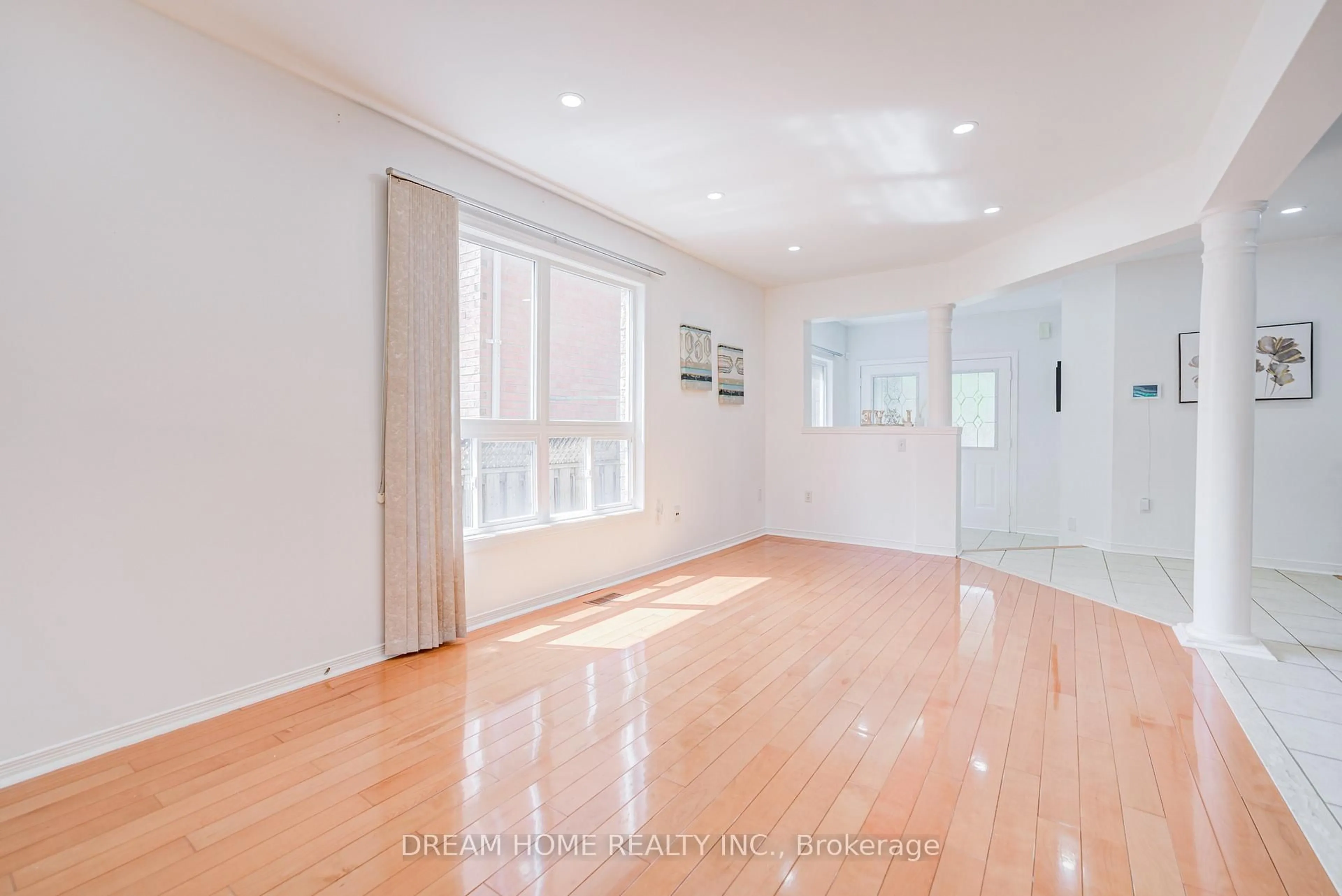Indoor entryway for 91 Briar Path Lane, Markham Ontario L6C 2C7