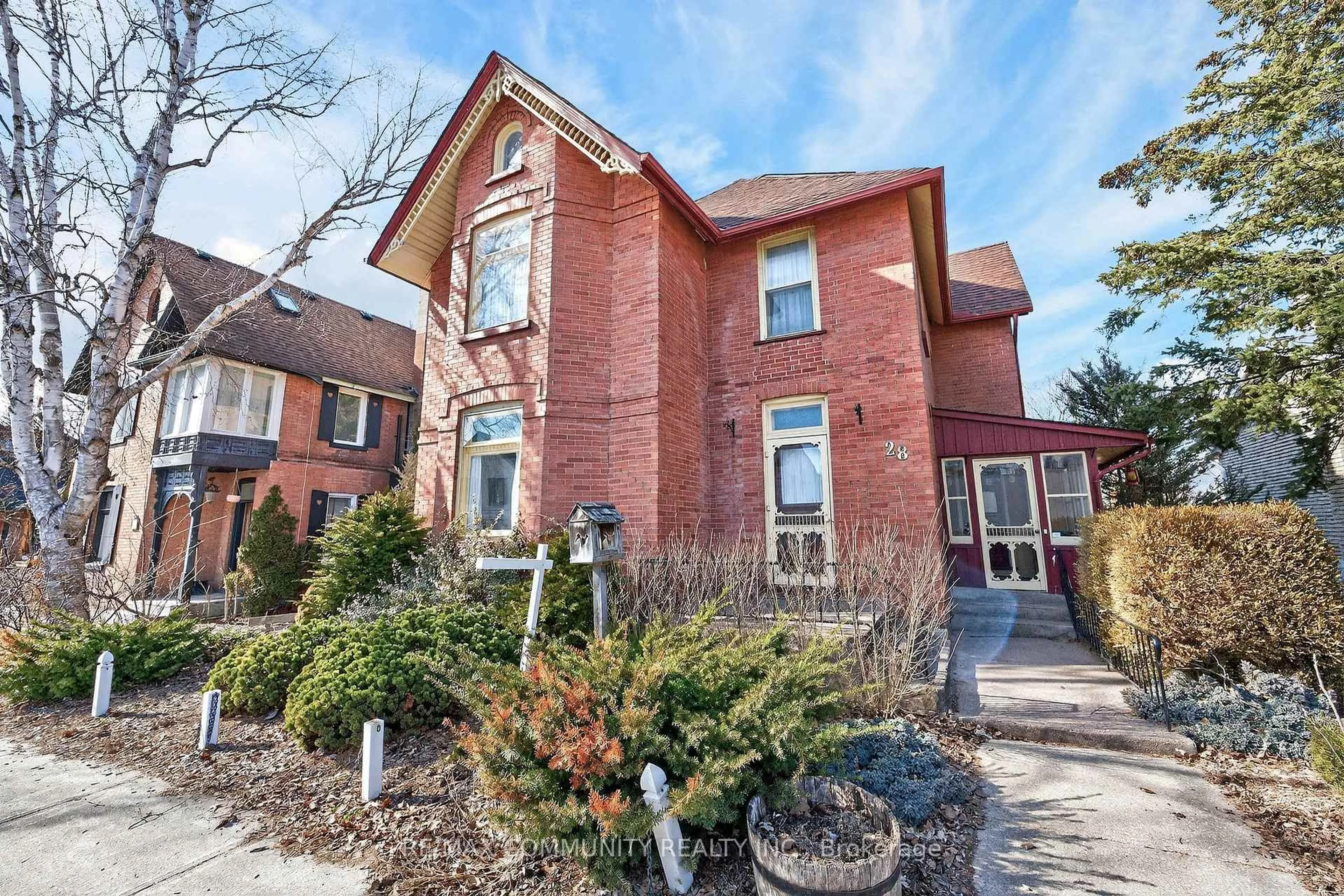 Home with brick exterior material, street for 28 Queen St, Innisfil Ontario L0L 1L0