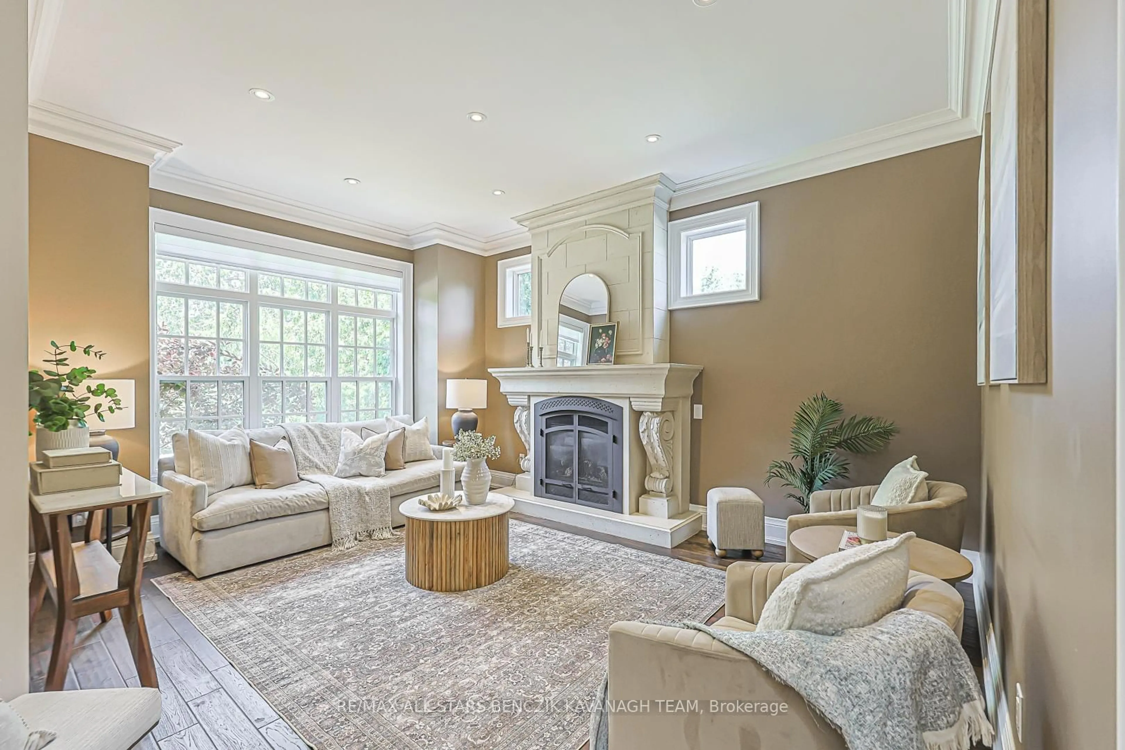 Living room with furniture, unknown for 23 Princess St, Markham Ontario L3P 1K4